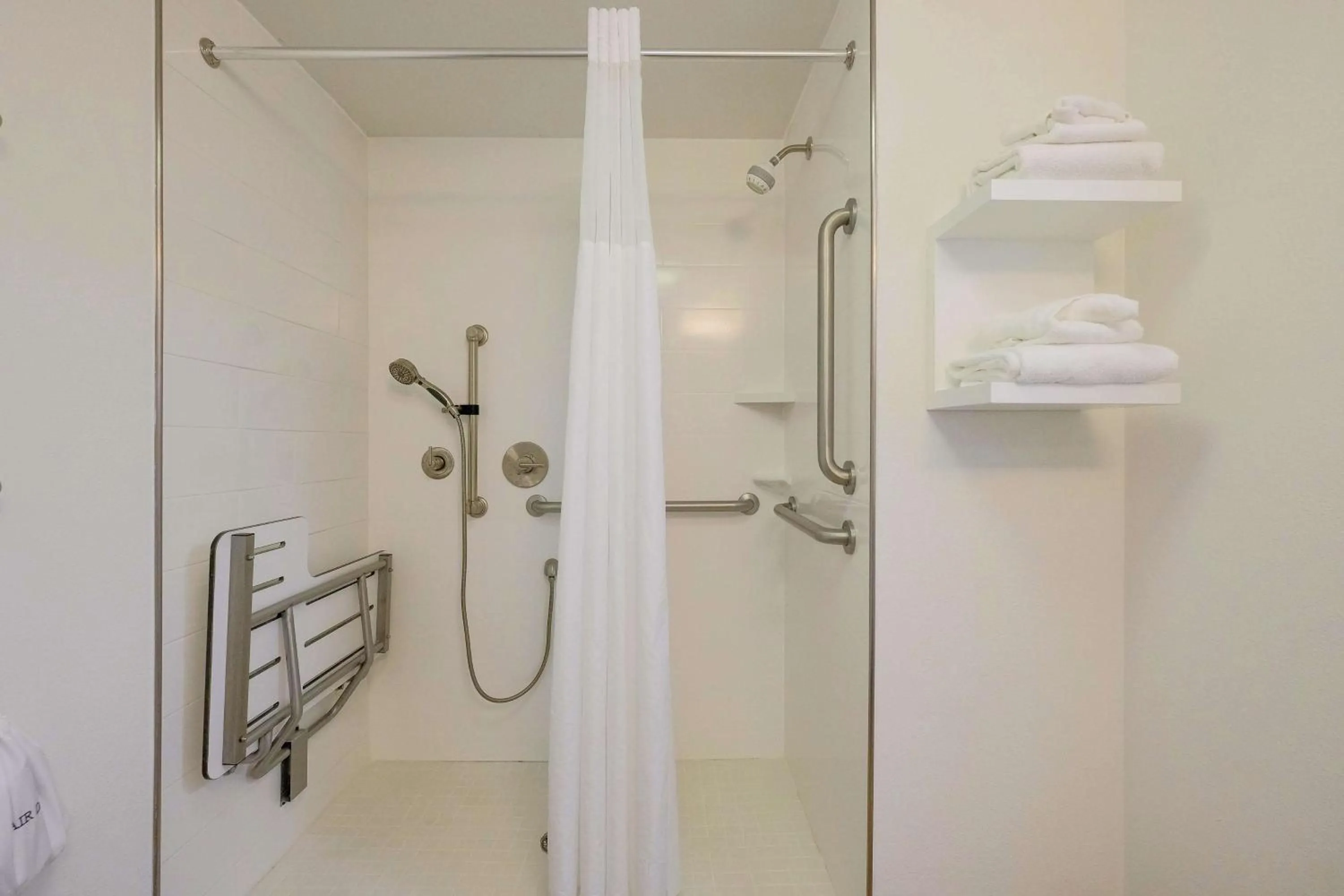 Bathroom in Hampton Inn Edenton