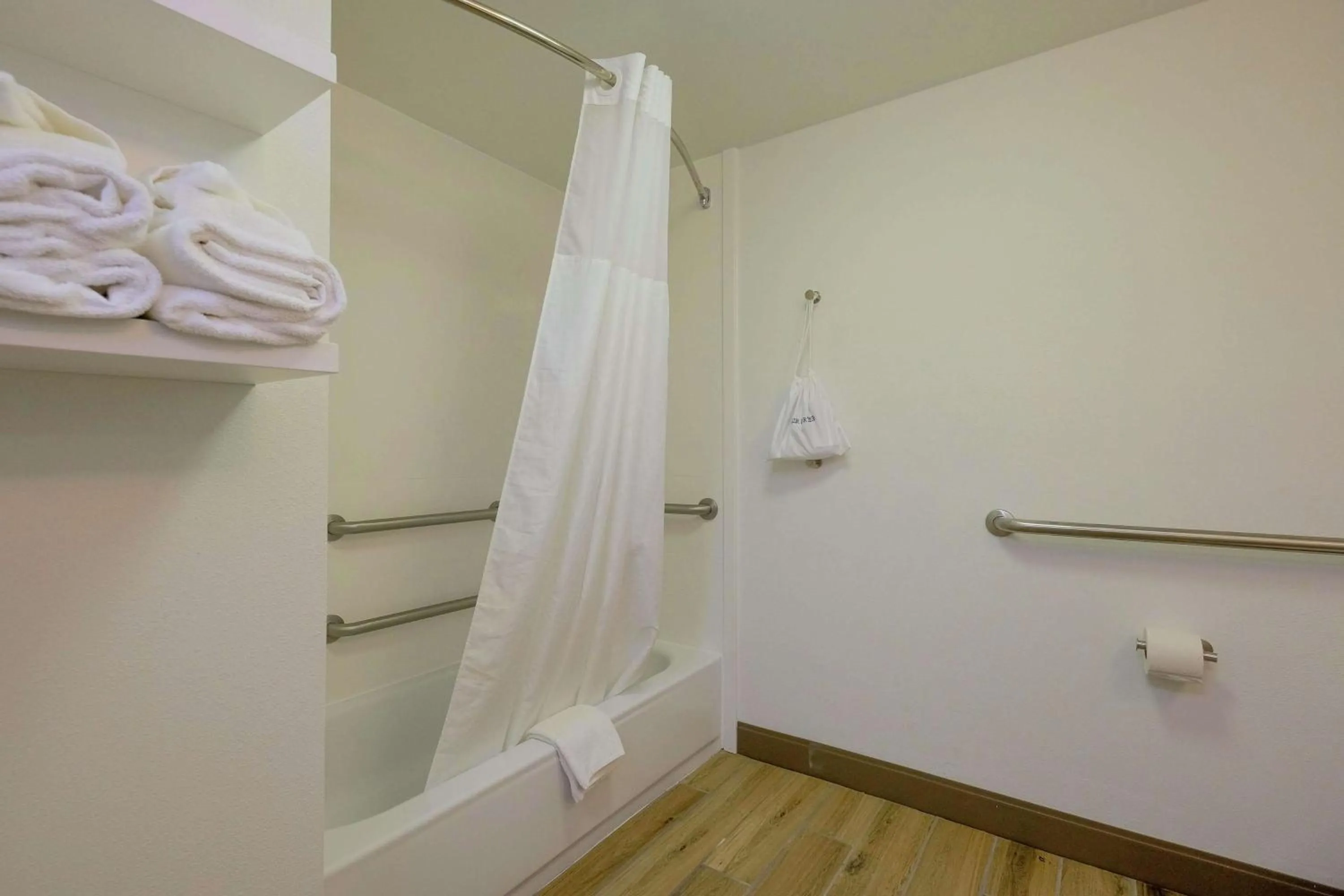 Bathroom in Hampton Inn Edenton