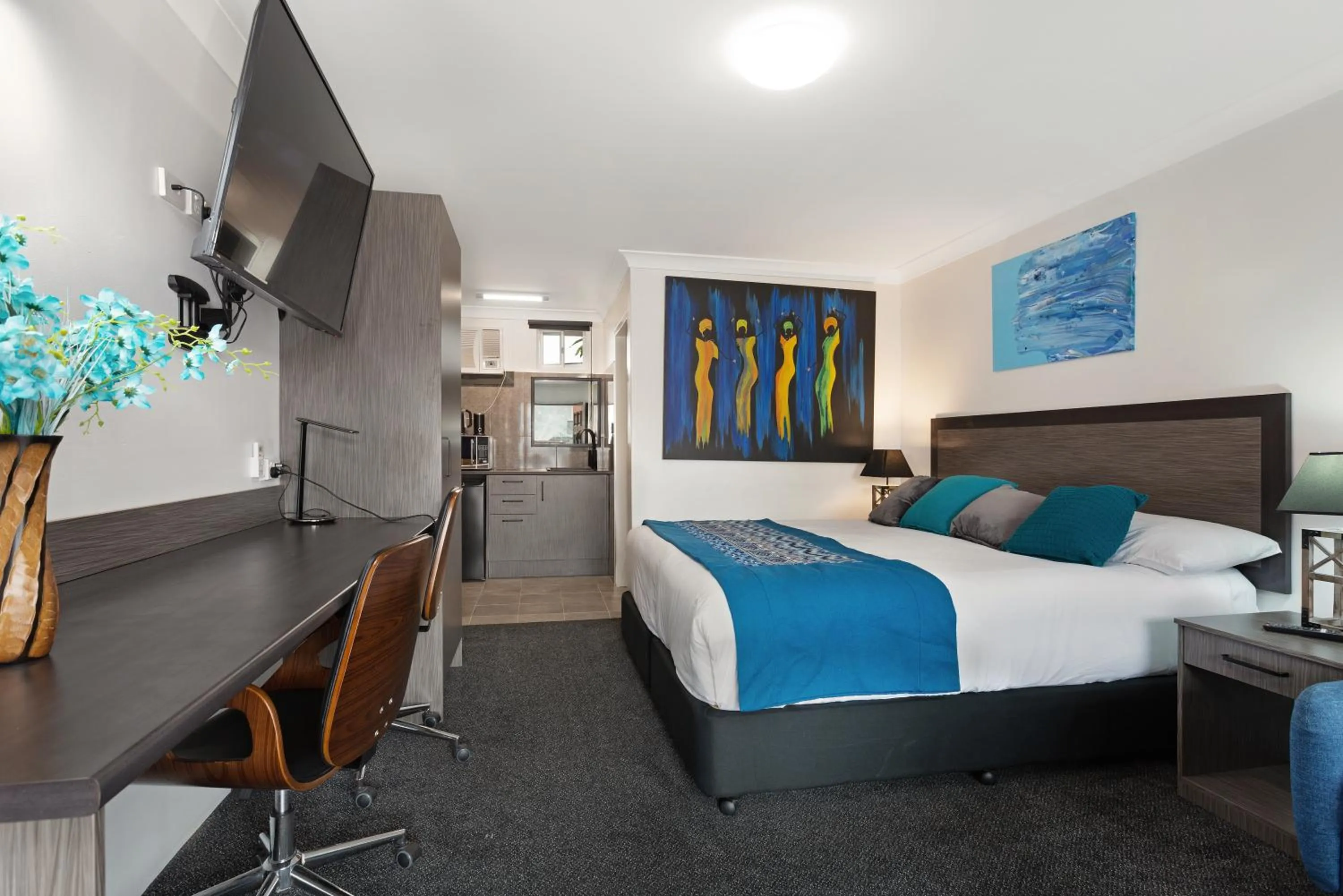 Bedroom, Bed in Alabaster Motor Inn