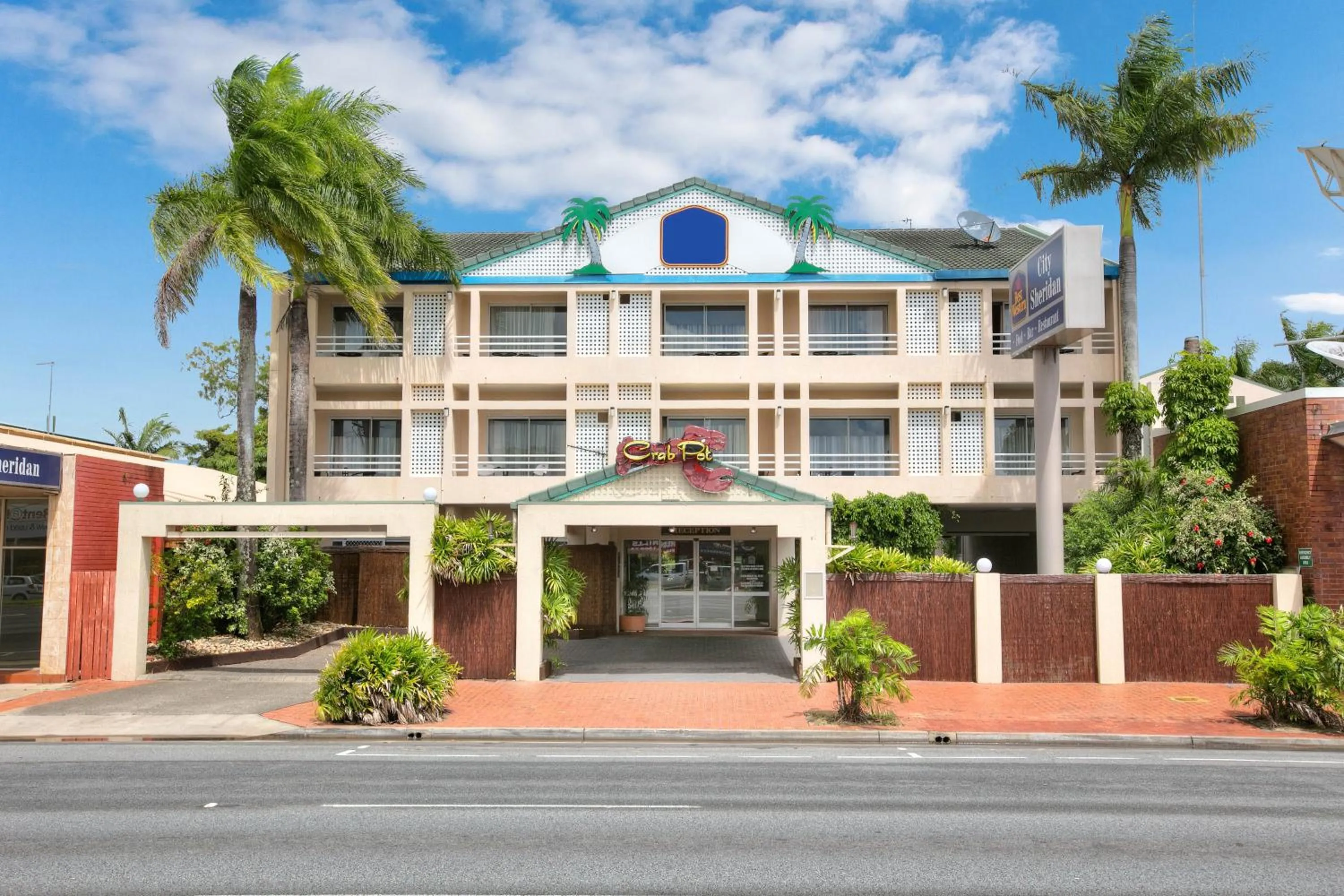 Facade/entrance in Cairns City Sheridan Motel