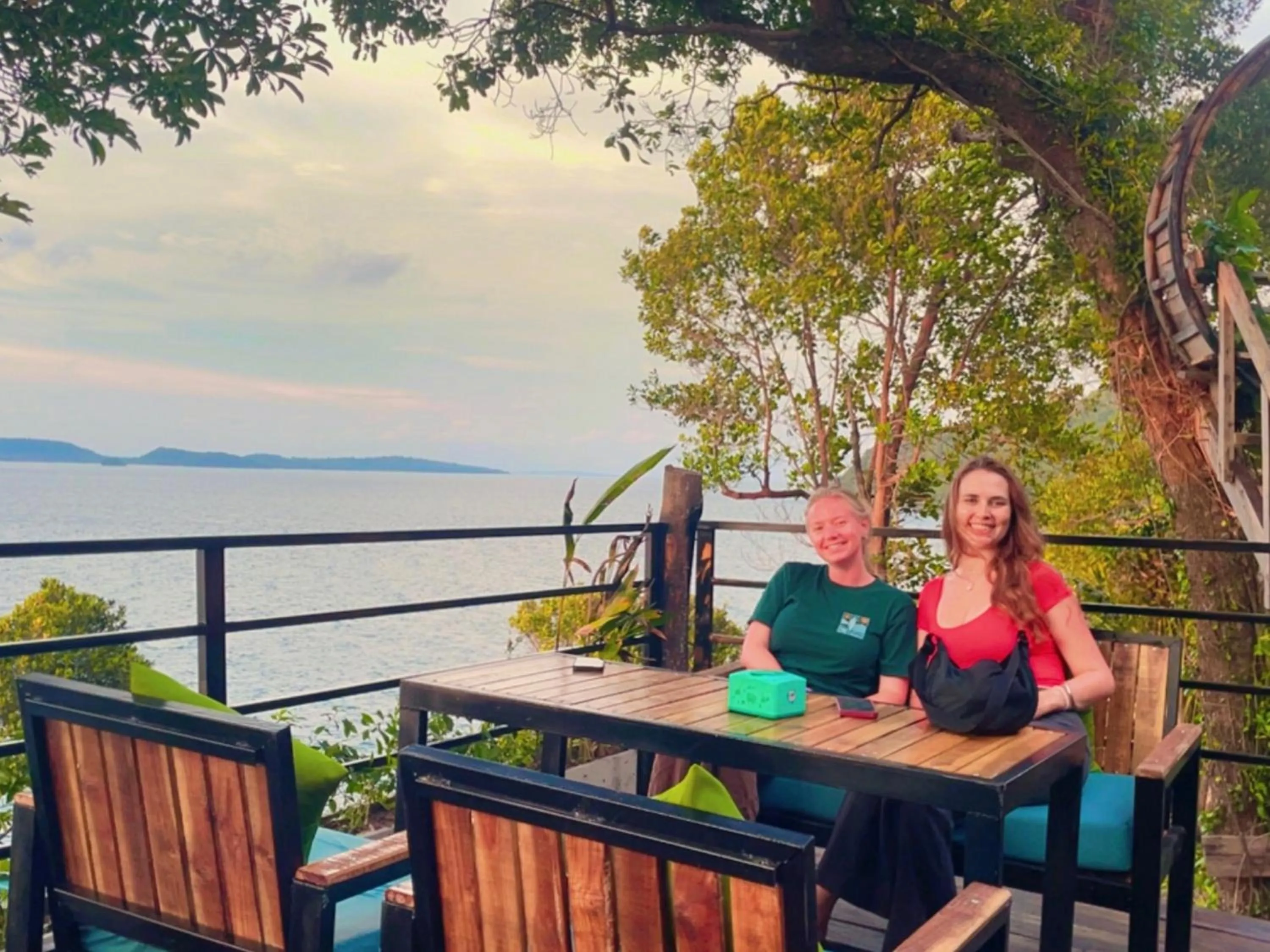 Restaurant/places to eat in The Cliff Hostel, M'Pay Bay