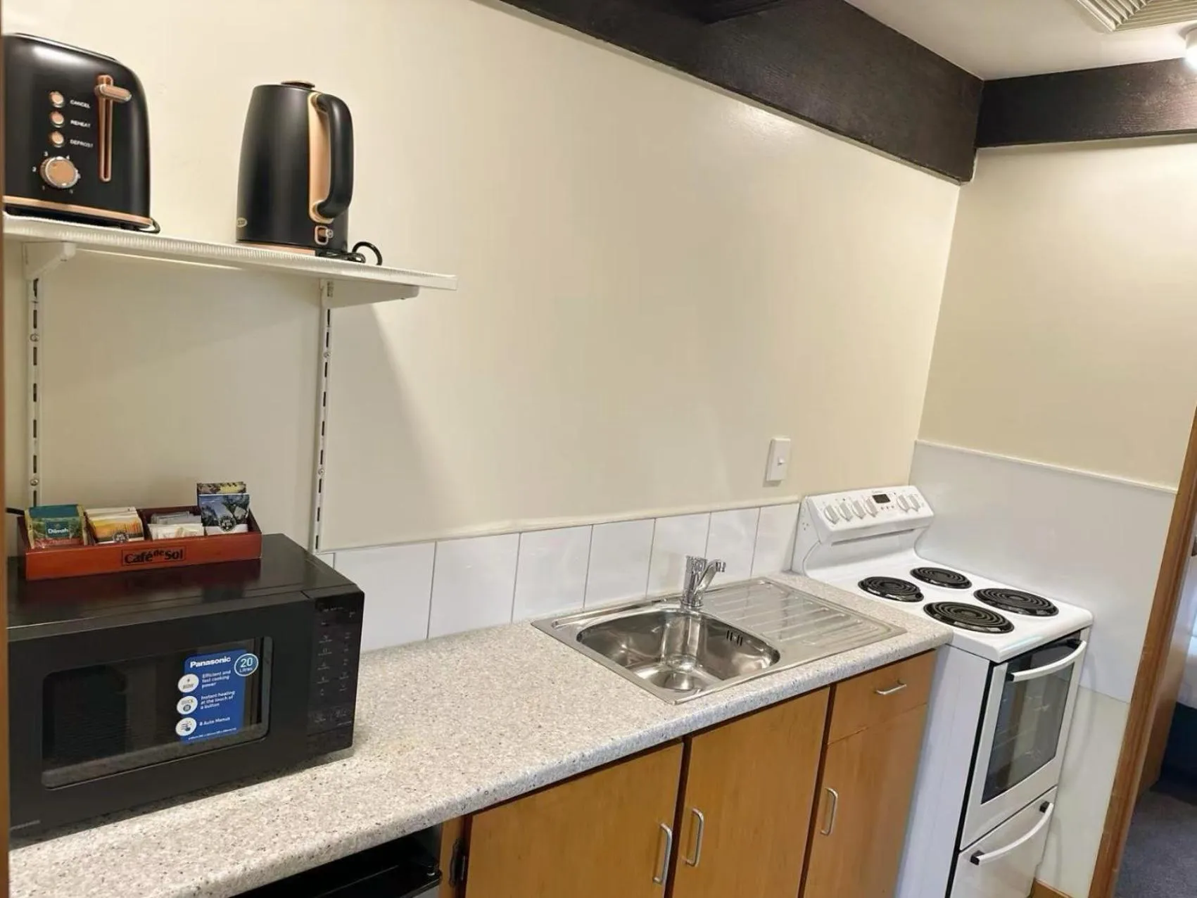 Castles Motel & Driftwood Motel