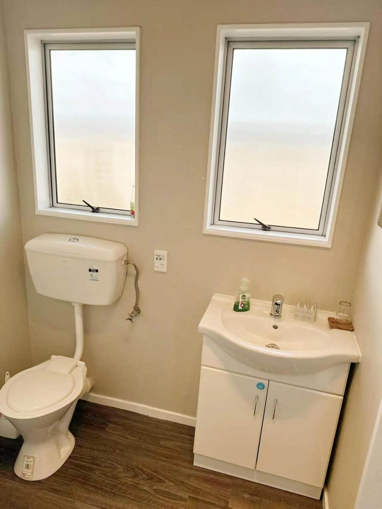 Castles Motel & Driftwood Motel