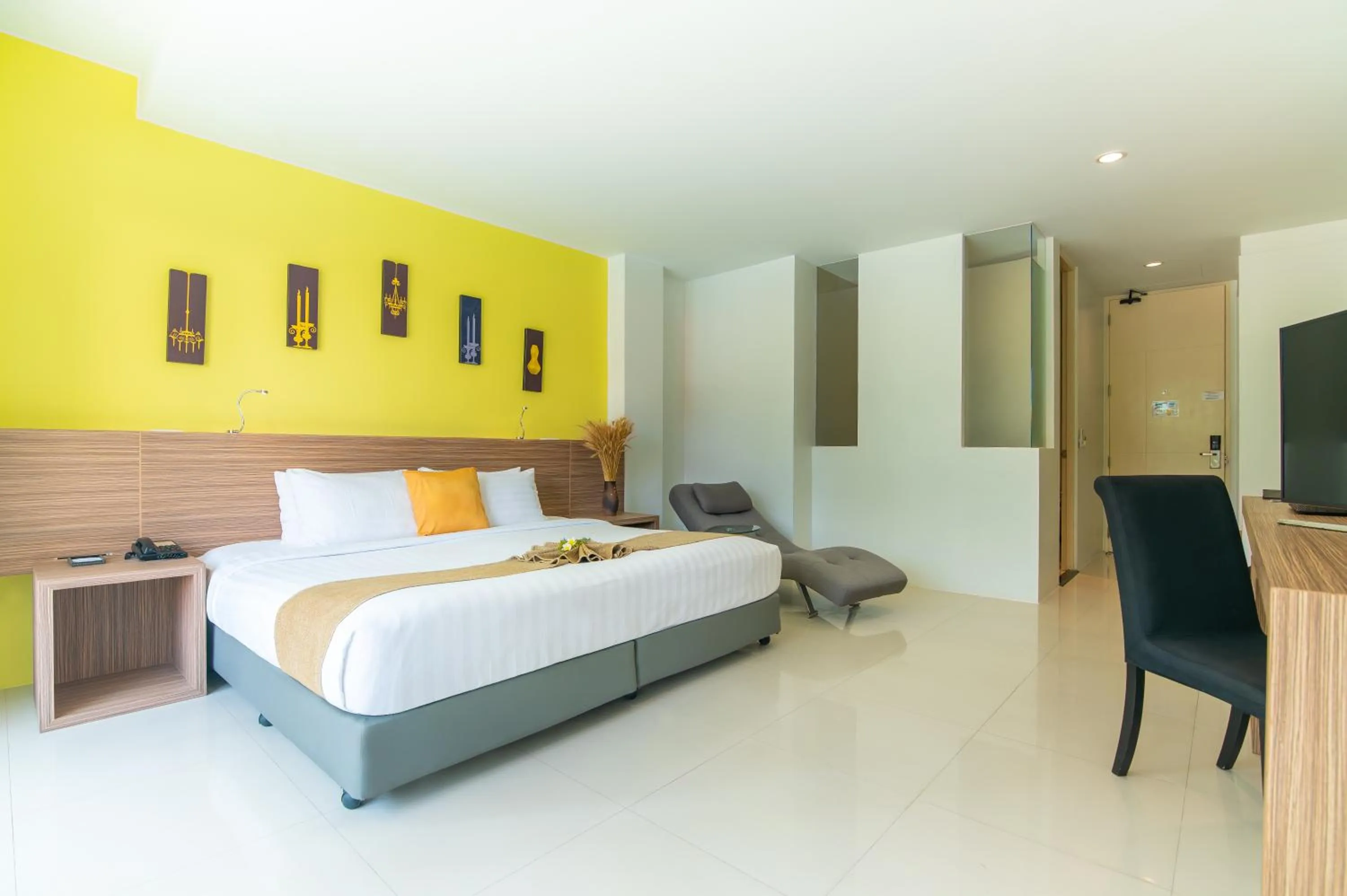 Bed in The Lantern Resorts Patong