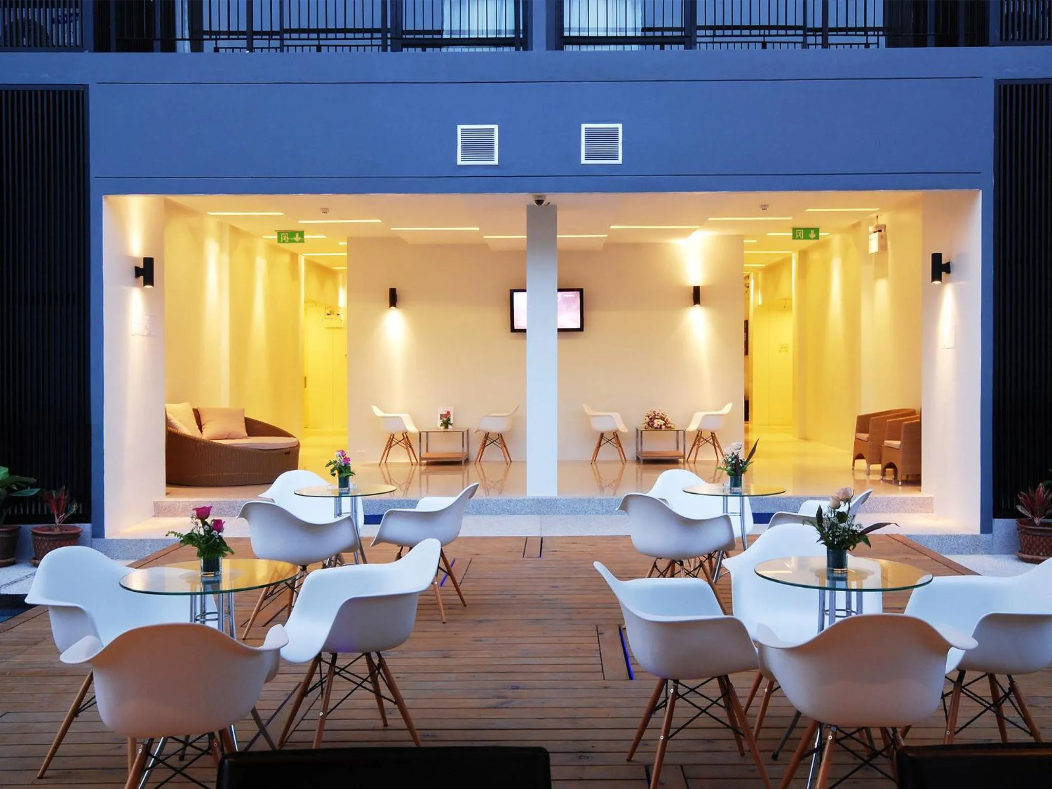 Lounge or bar in The Lantern Resorts Patong