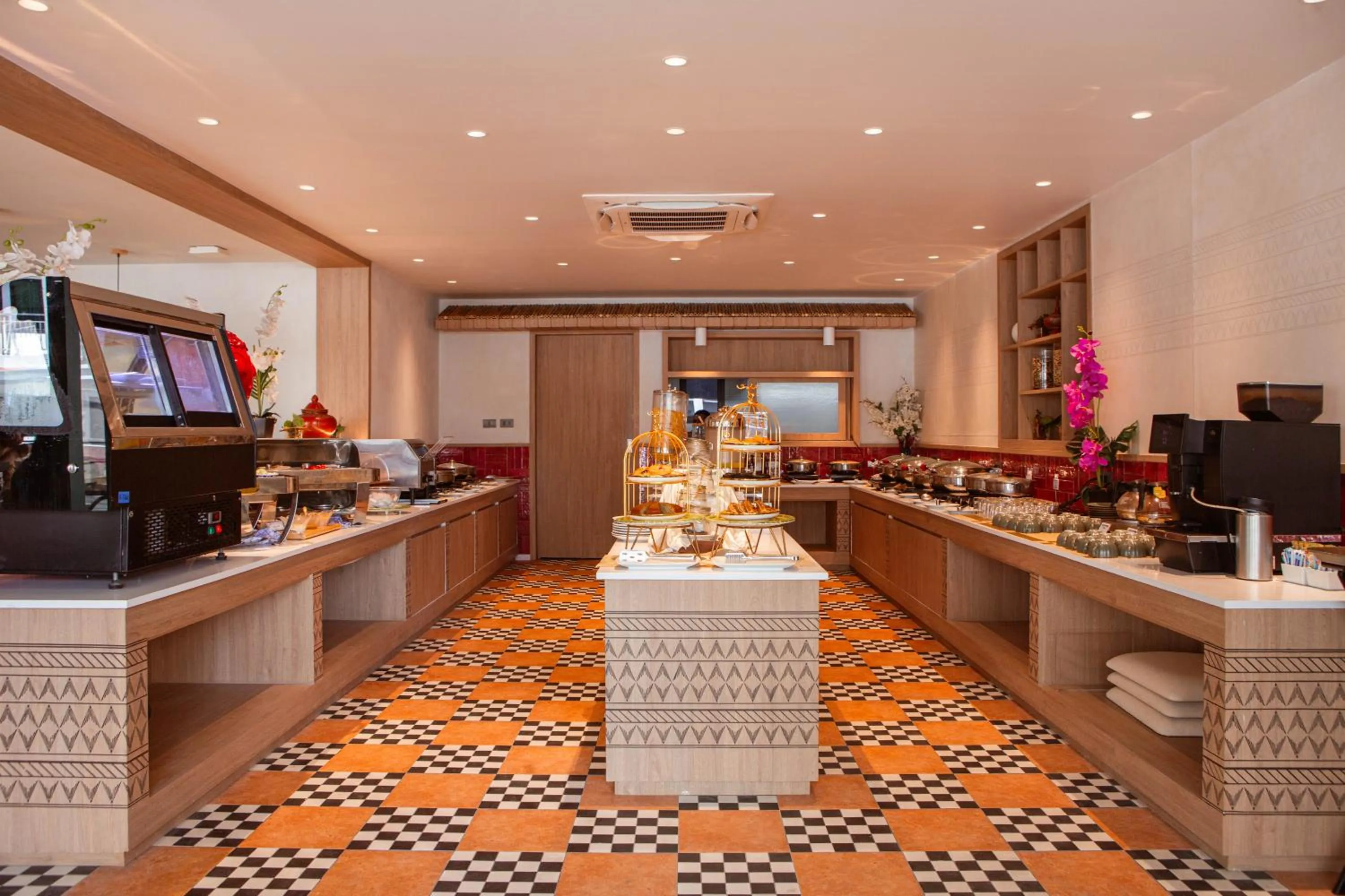 Restaurant/places to eat in The Lantern Resorts Patong