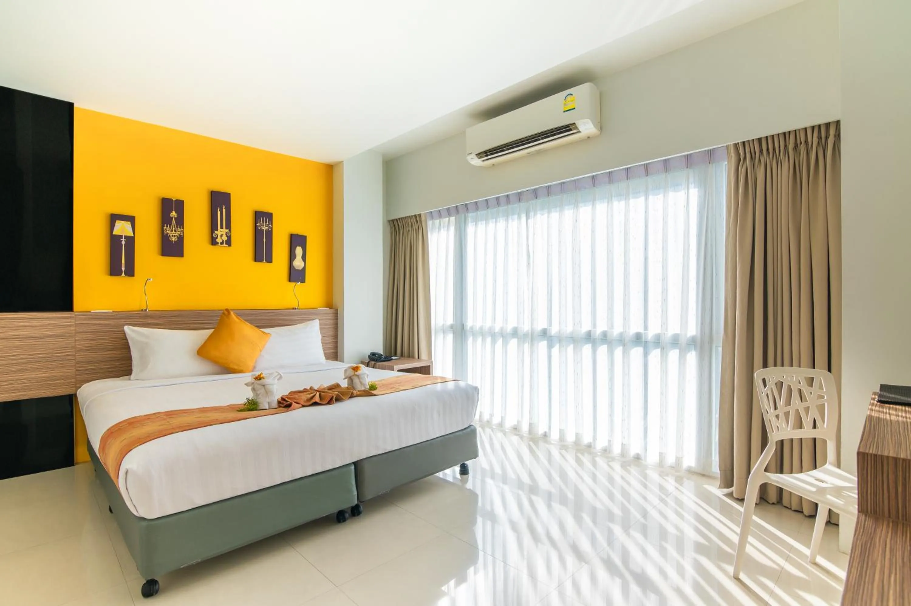 Bedroom, Bed in The Lantern Resorts Patong