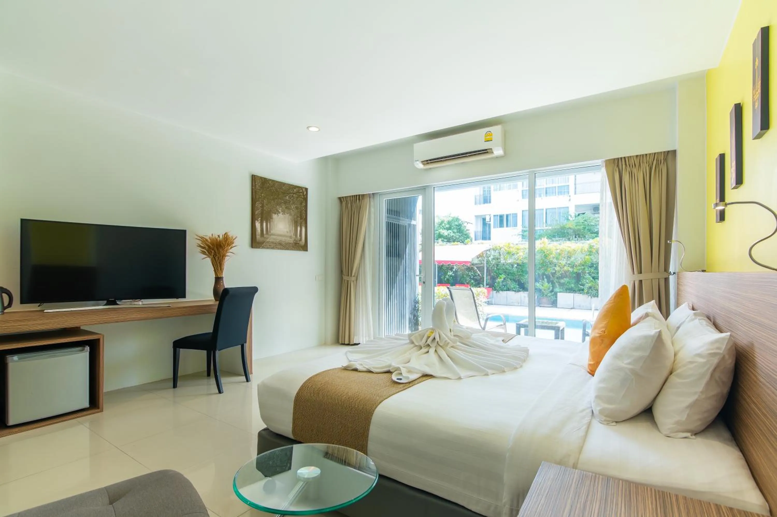 Bed in The Lantern Resorts Patong