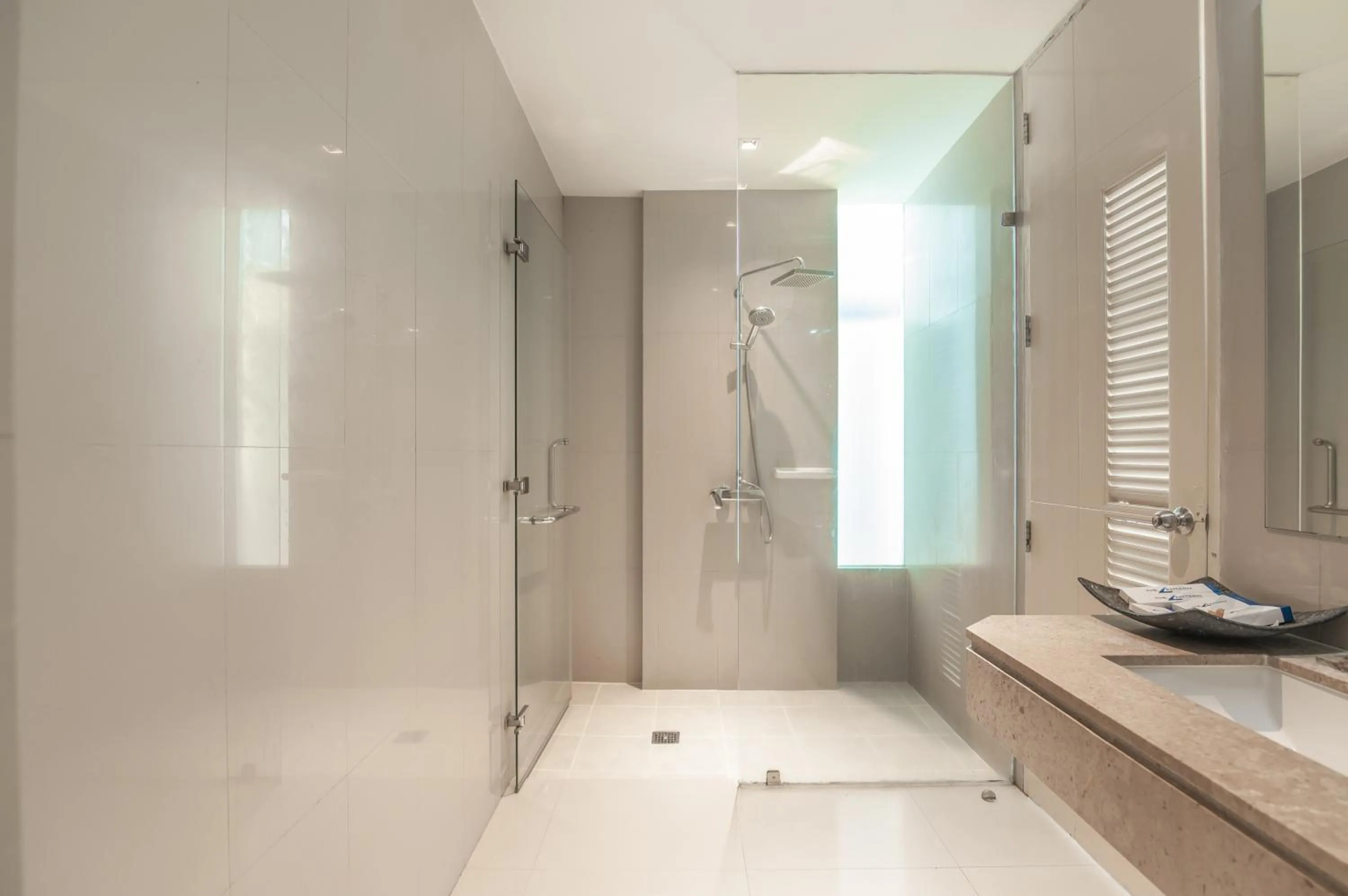 Shower in The Lantern Resorts Patong