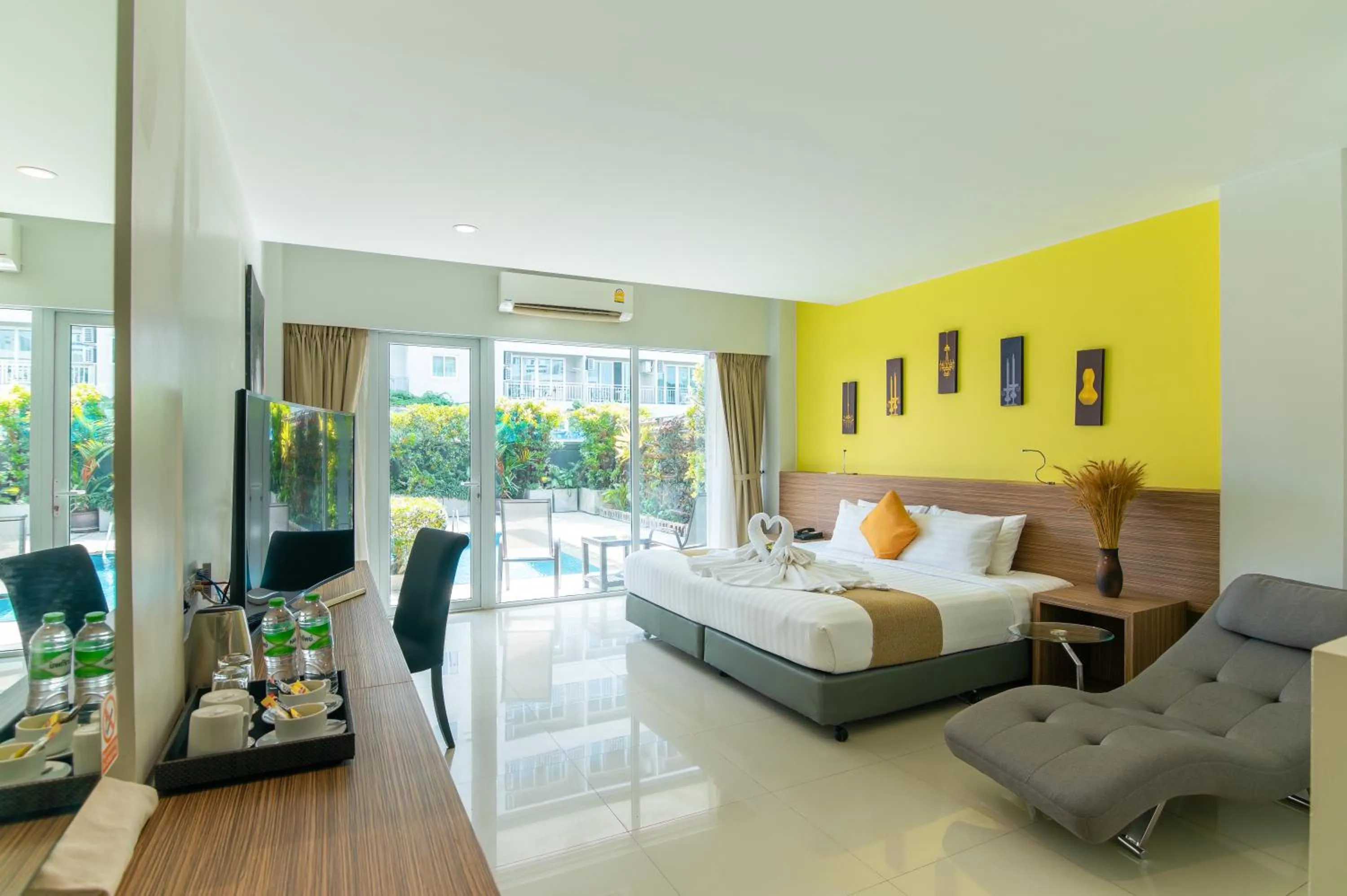 Bed in The Lantern Resorts Patong