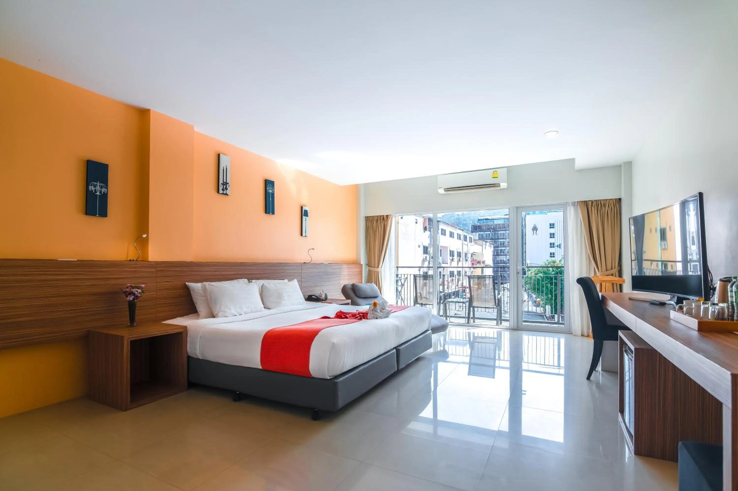 Bed in The Lantern Resorts Patong