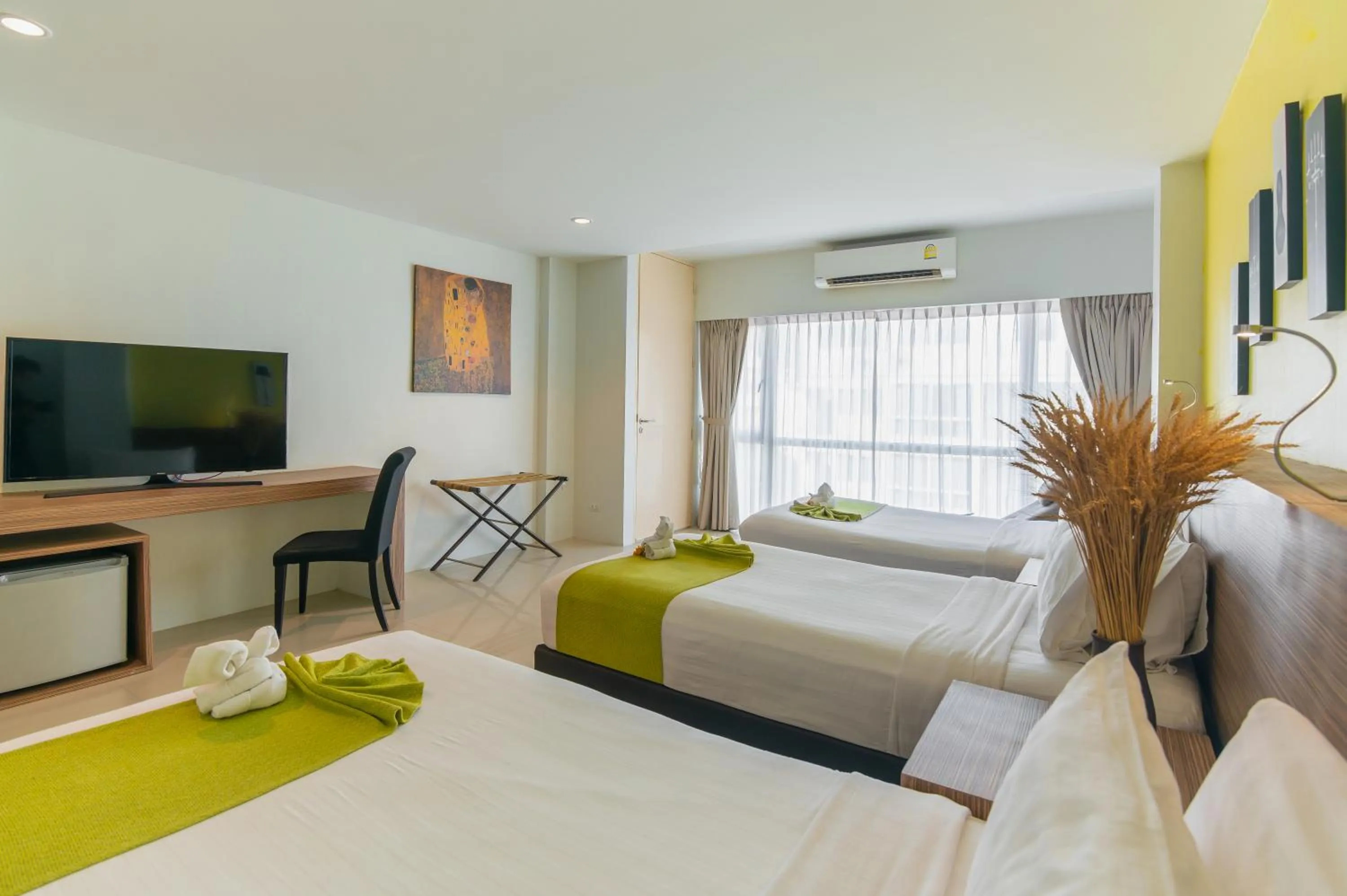 Bed in The Lantern Resorts Patong