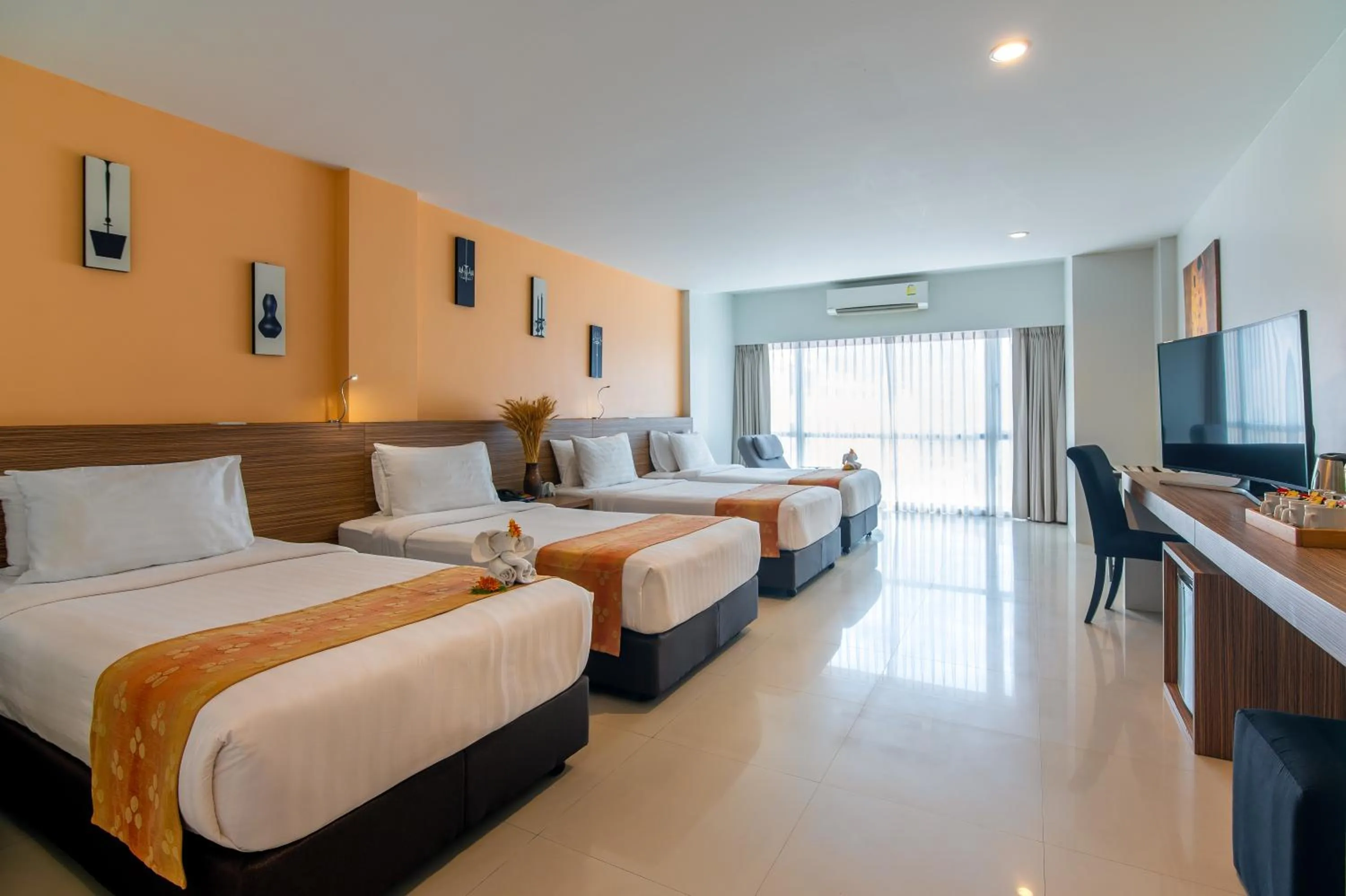 Bed in The Lantern Resorts Patong