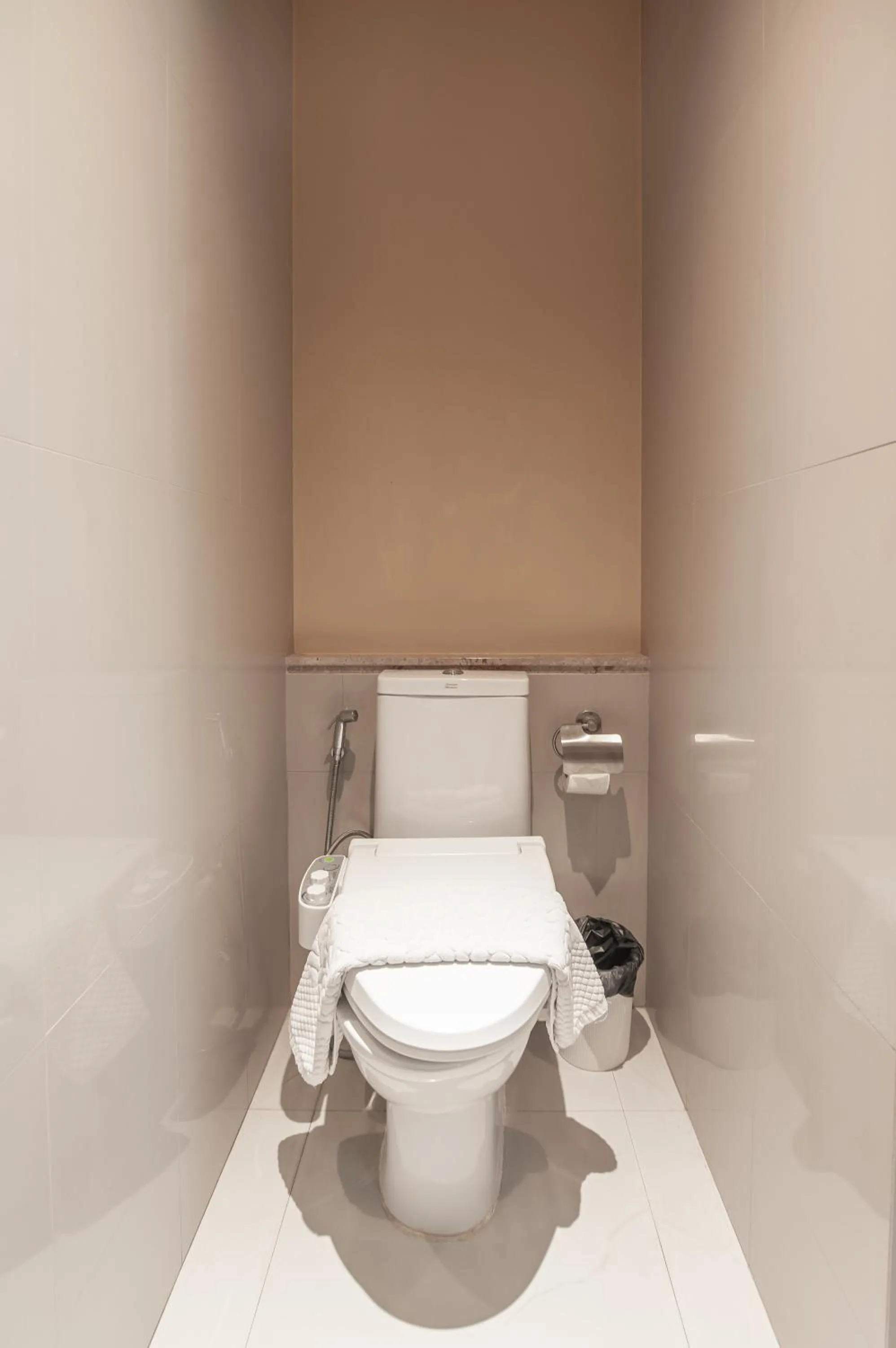 Toilet in The Lantern Resorts Patong