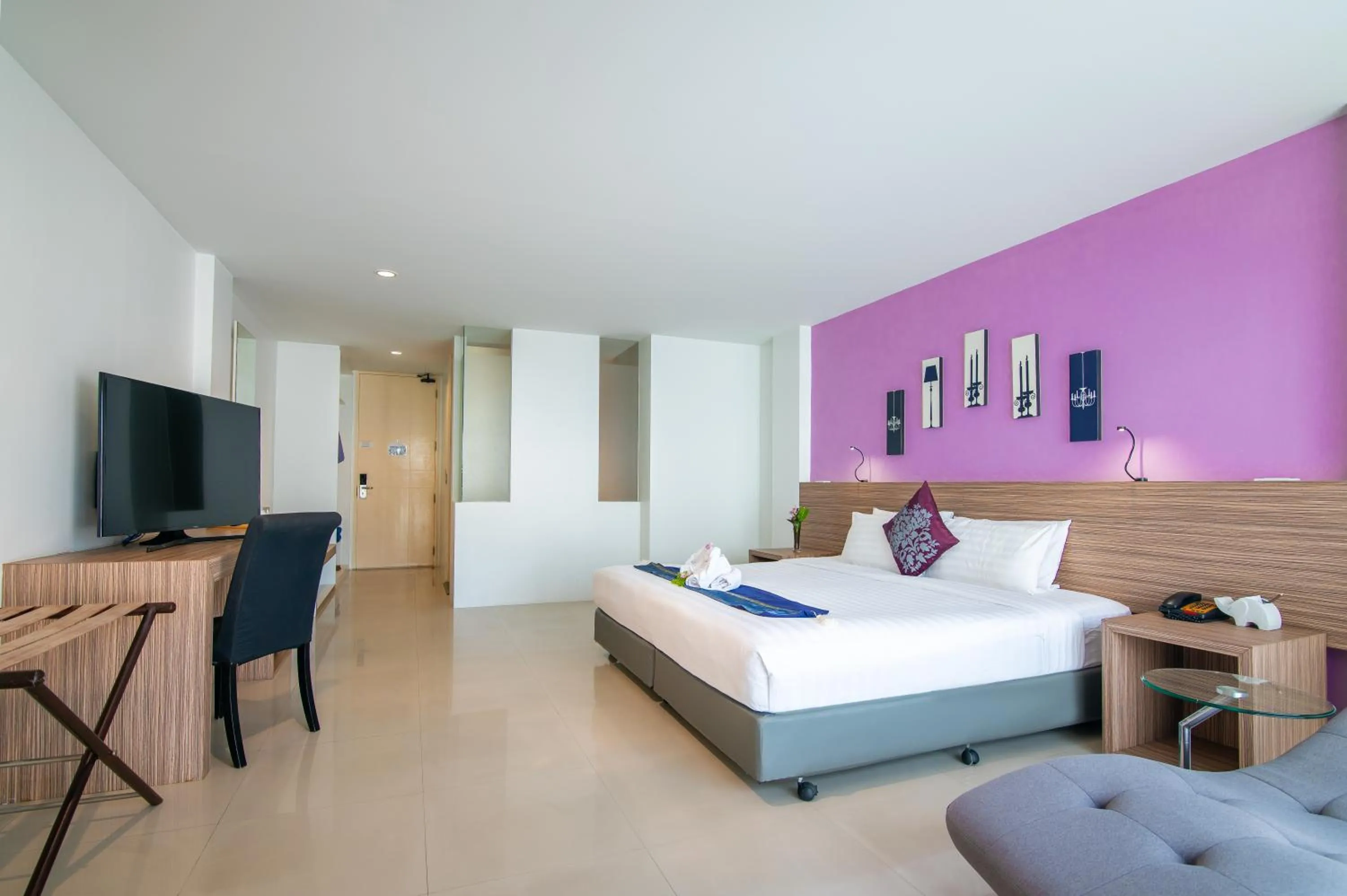 Bed in The Lantern Resorts Patong