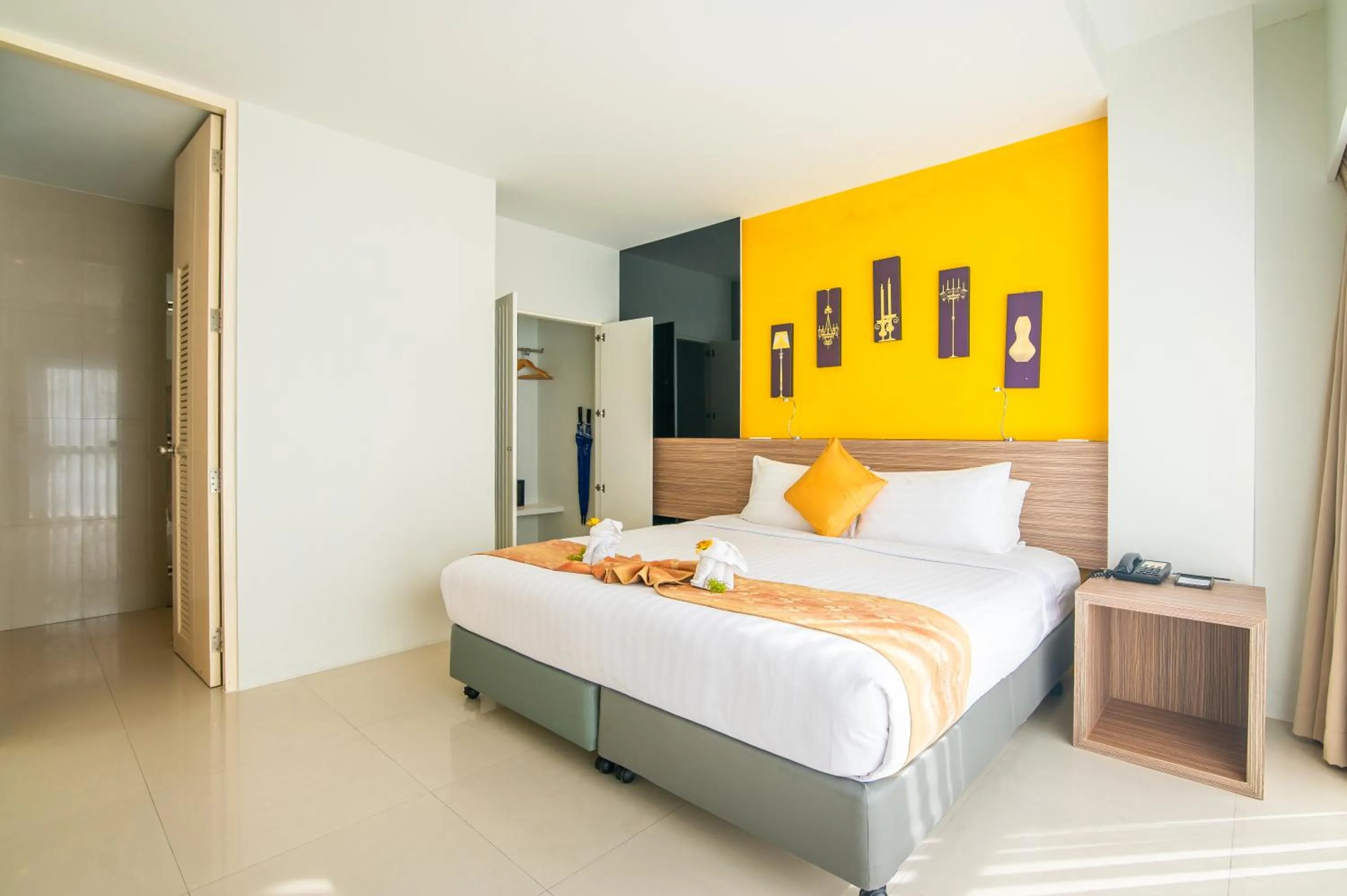 Bed in The Lantern Resorts Patong