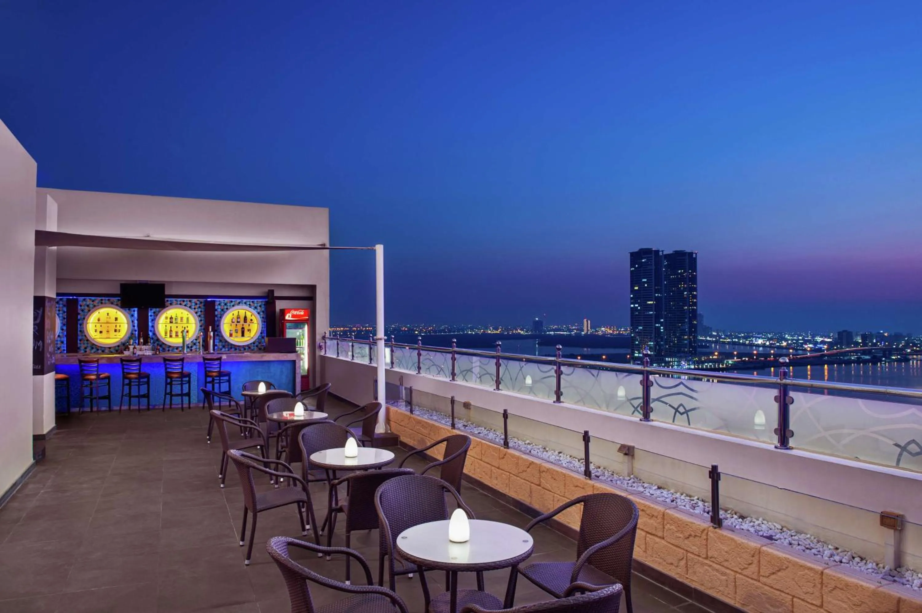 Lounge or bar in DoubleTree By Hilton Ras Al Khaimah