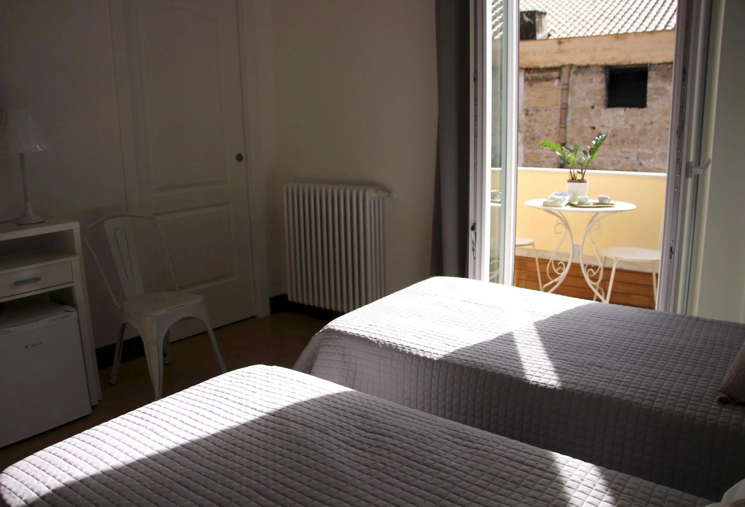 Photo of the whole room, Bed in B&B Vivere Palermo