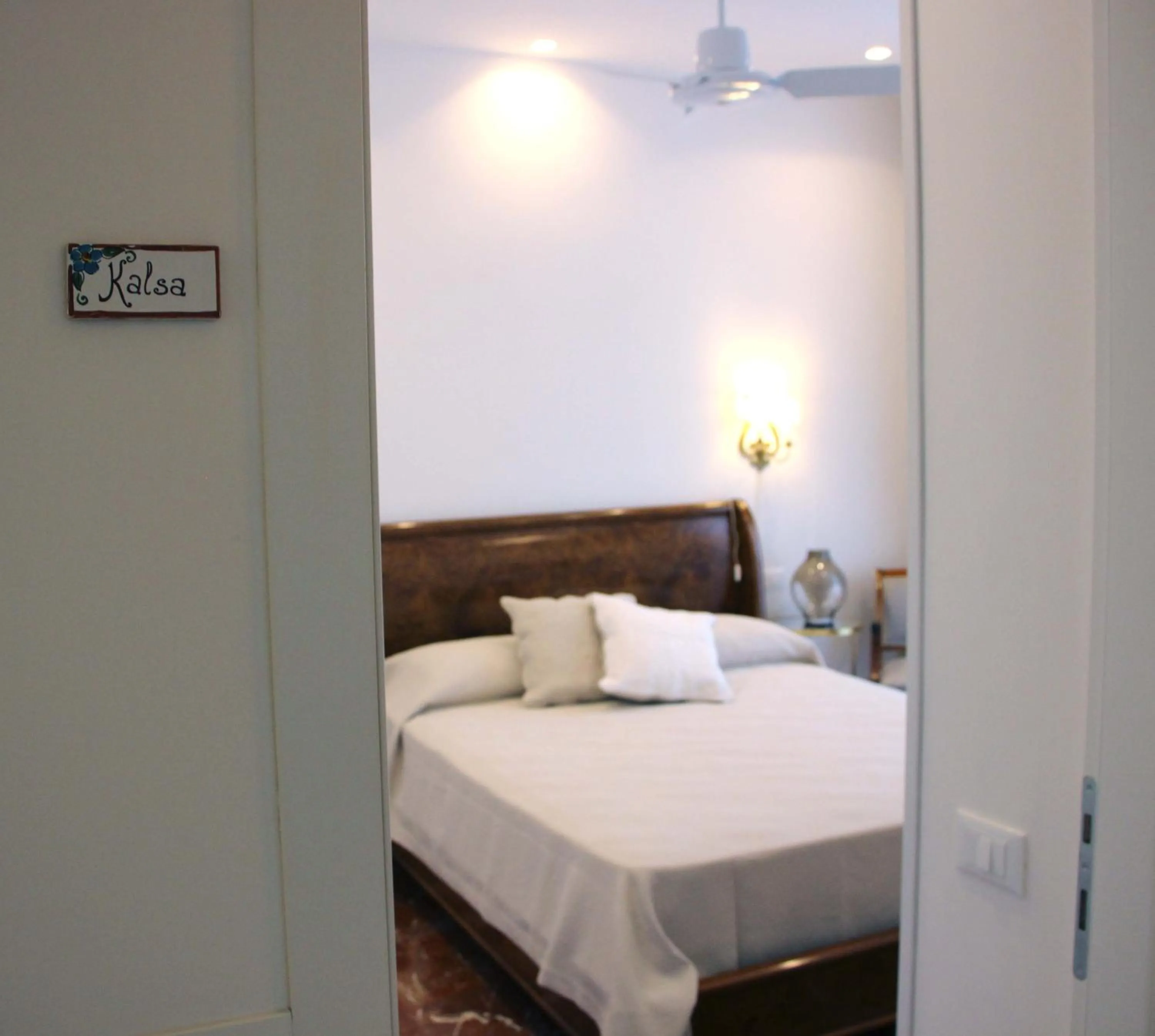 Photo of the whole room, Bed in B&B Vivere Palermo