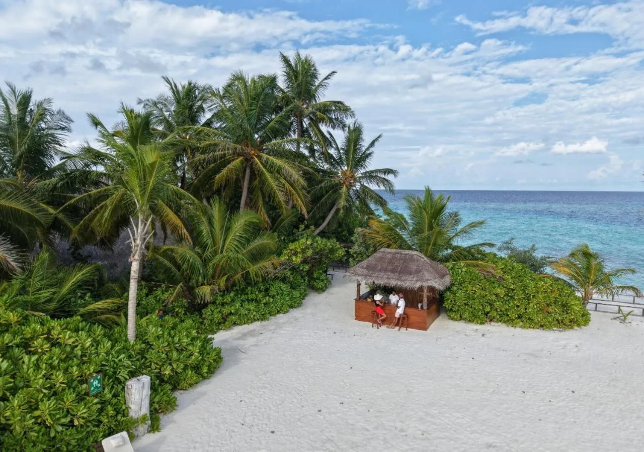 Lounge or bar in Makunudu Island- An Intimate Hideaway