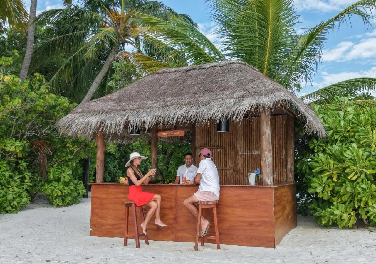 Lounge or bar in Makunudu Island- An Intimate Hideaway