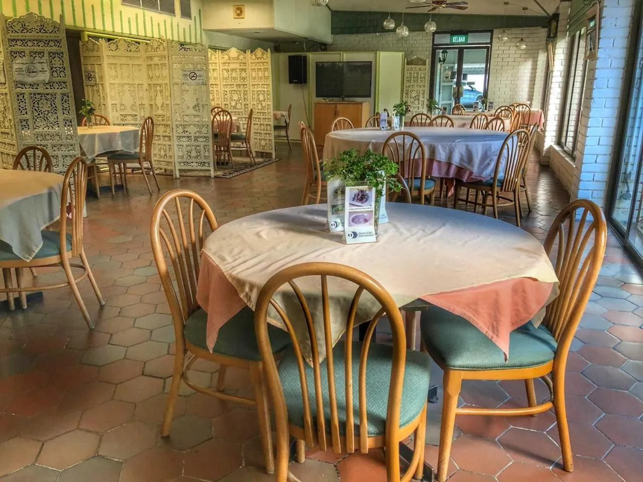 Restaurant/places to eat in Terrace Hotel