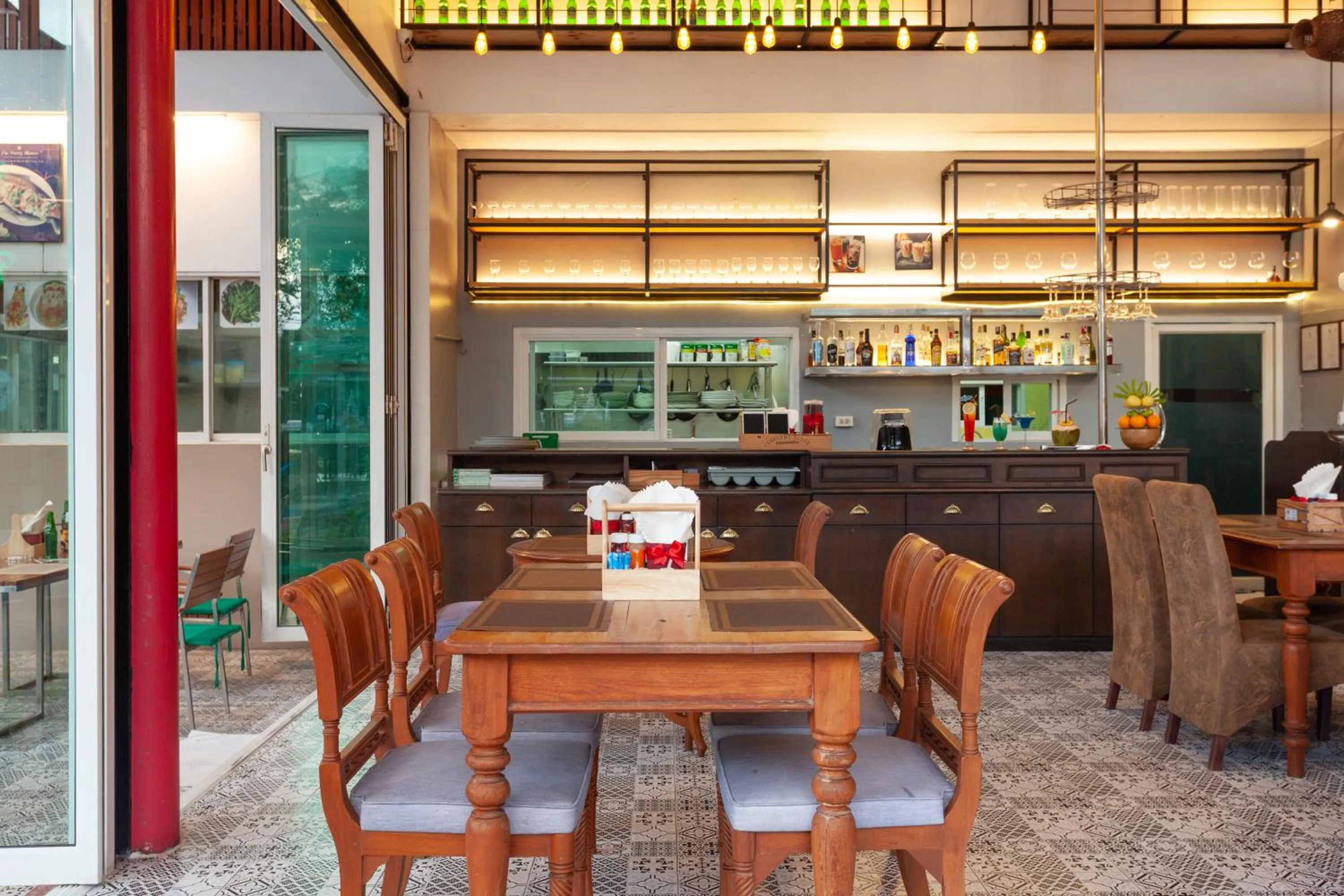 Restaurant/places to eat in Thanthip Beach Resort Patong