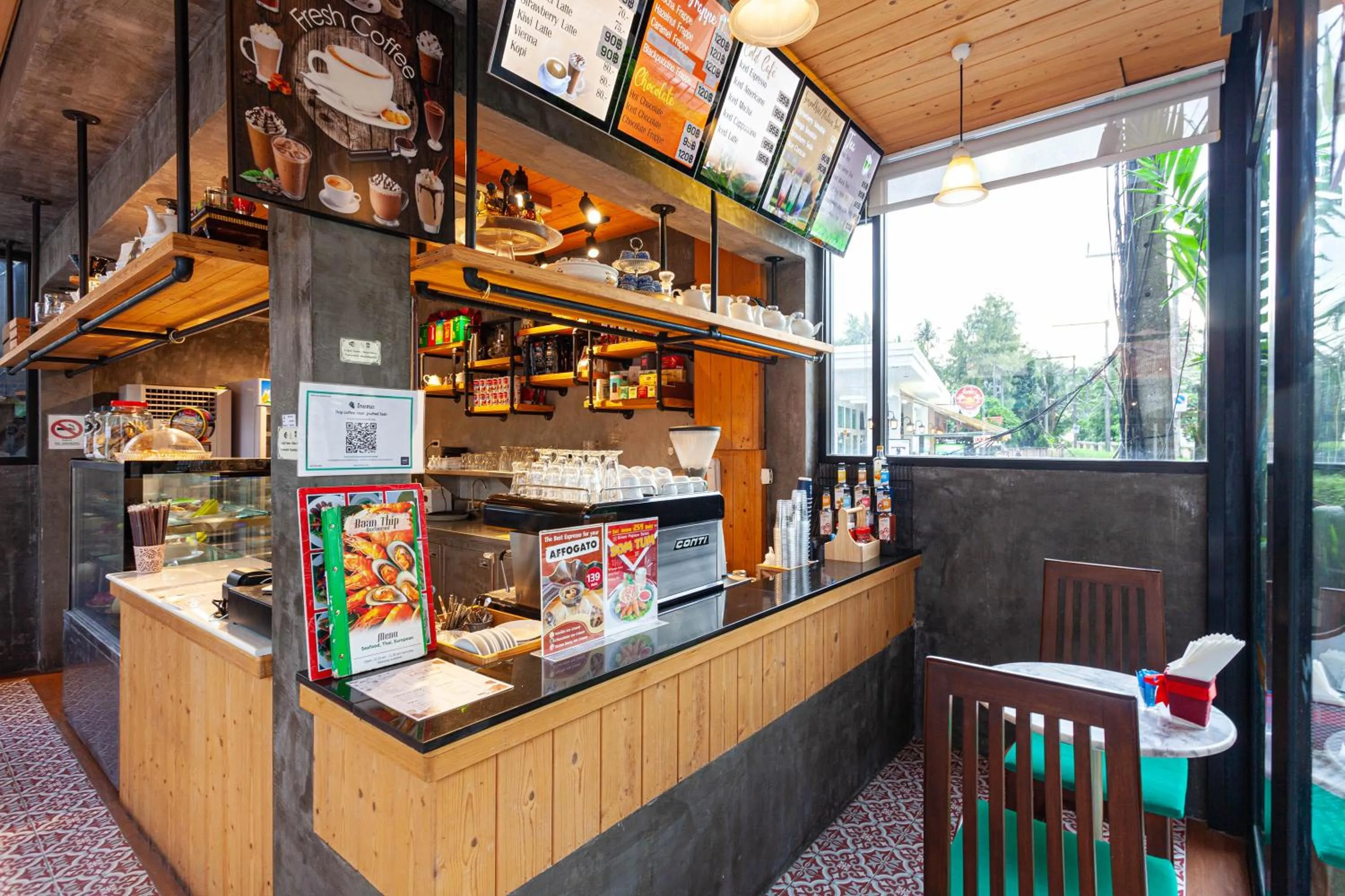 Coffee/tea facilities in Thanthip Beach Resort Patong