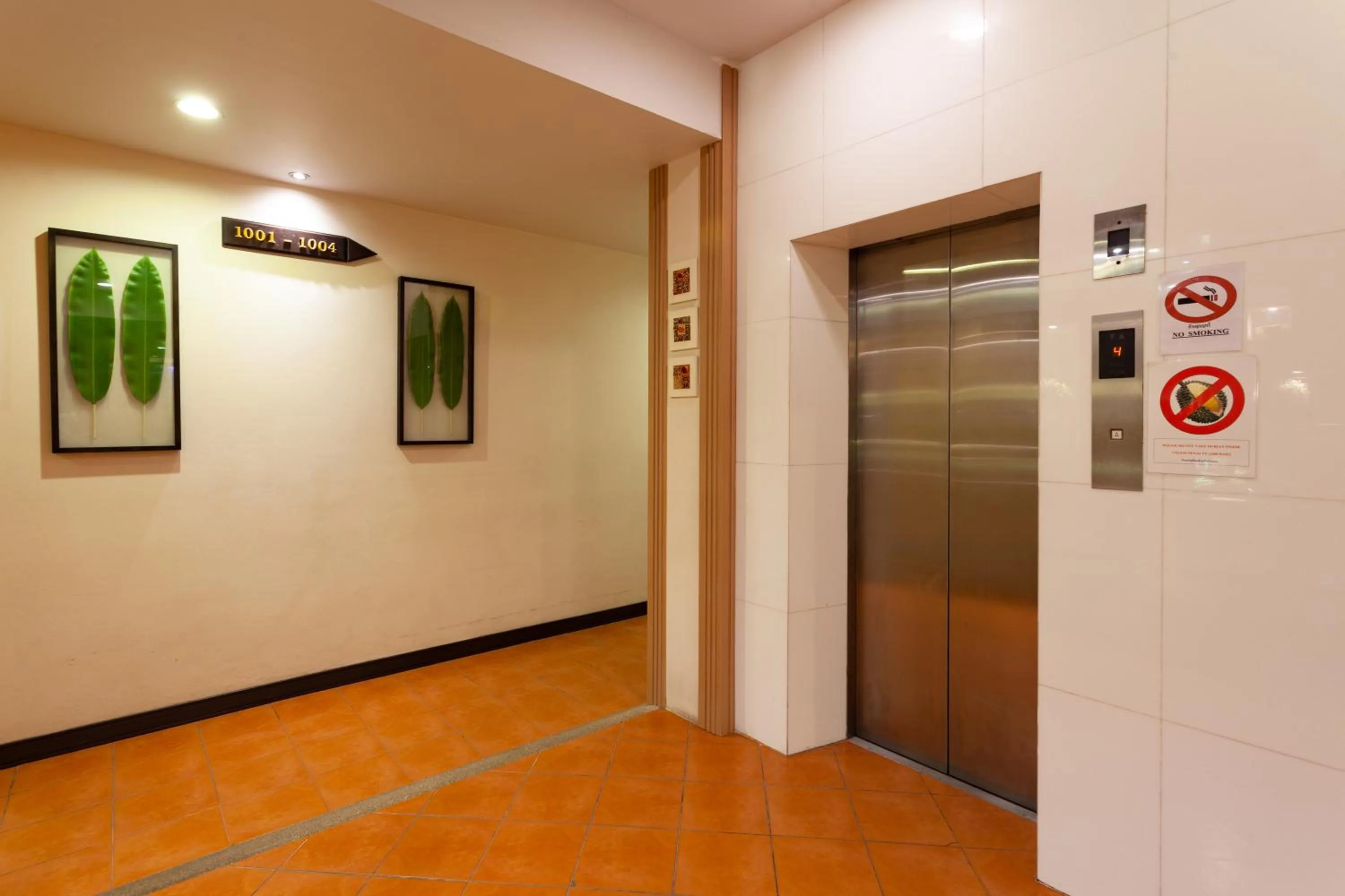 elevator in Thanthip Beach Resort Patong
