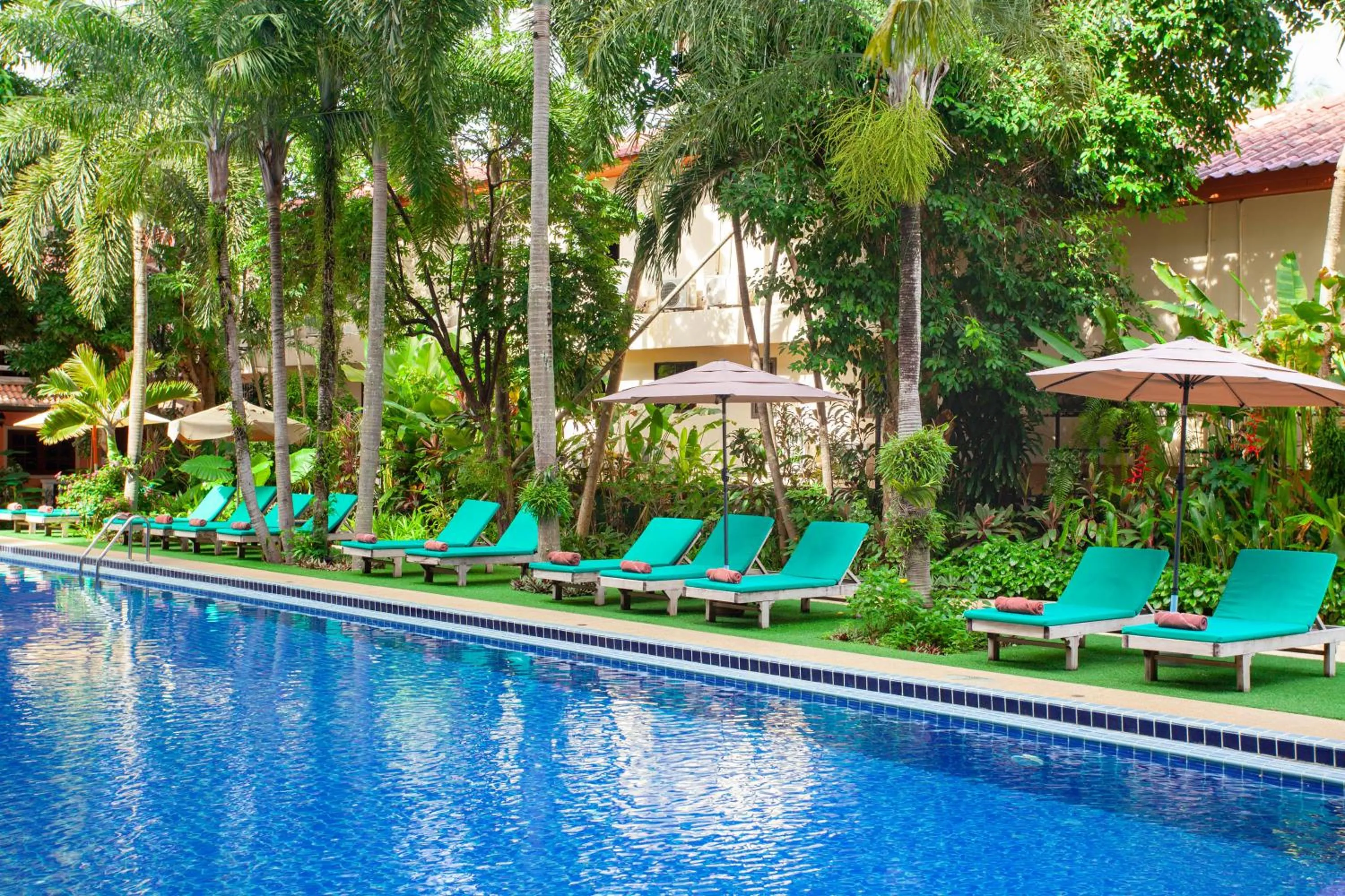 Garden in Thanthip Beach Resort Patong