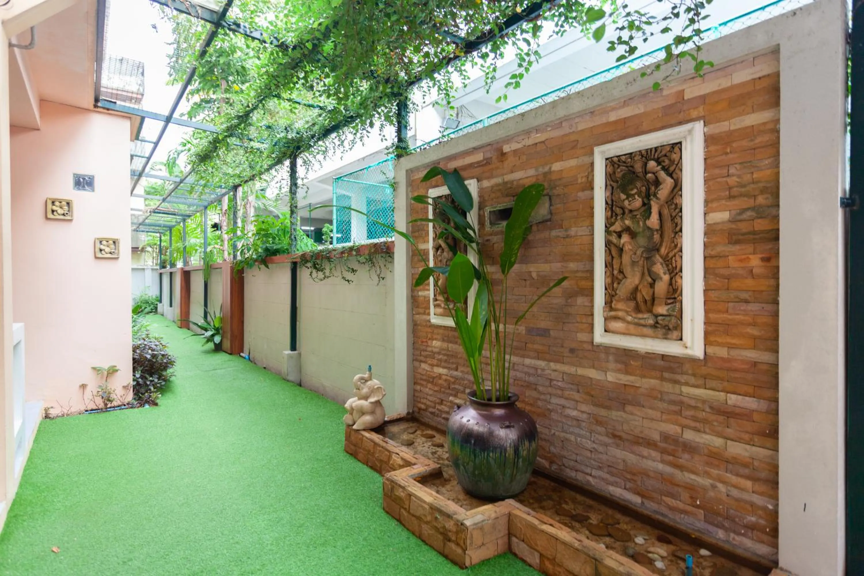 Property building in Thanthip Beach Resort Patong