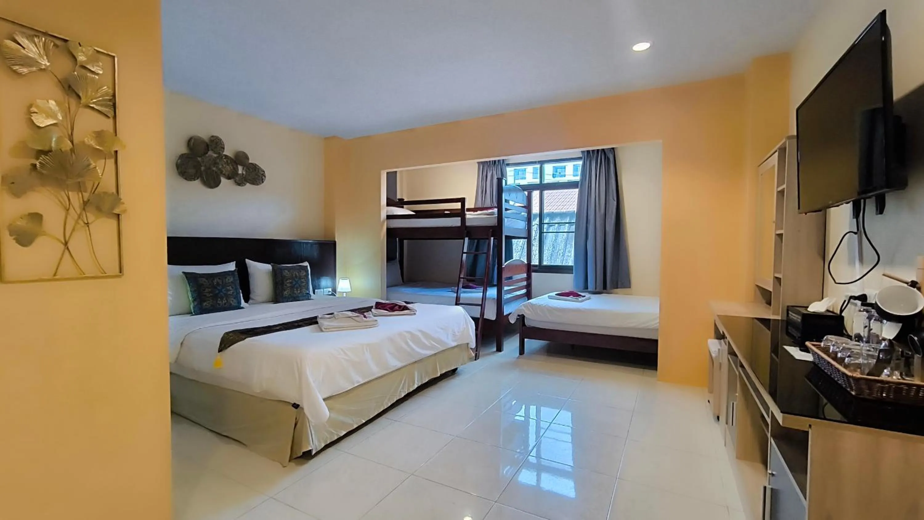 Bedroom, Bed in Seven Seas Hotel Patong Beach