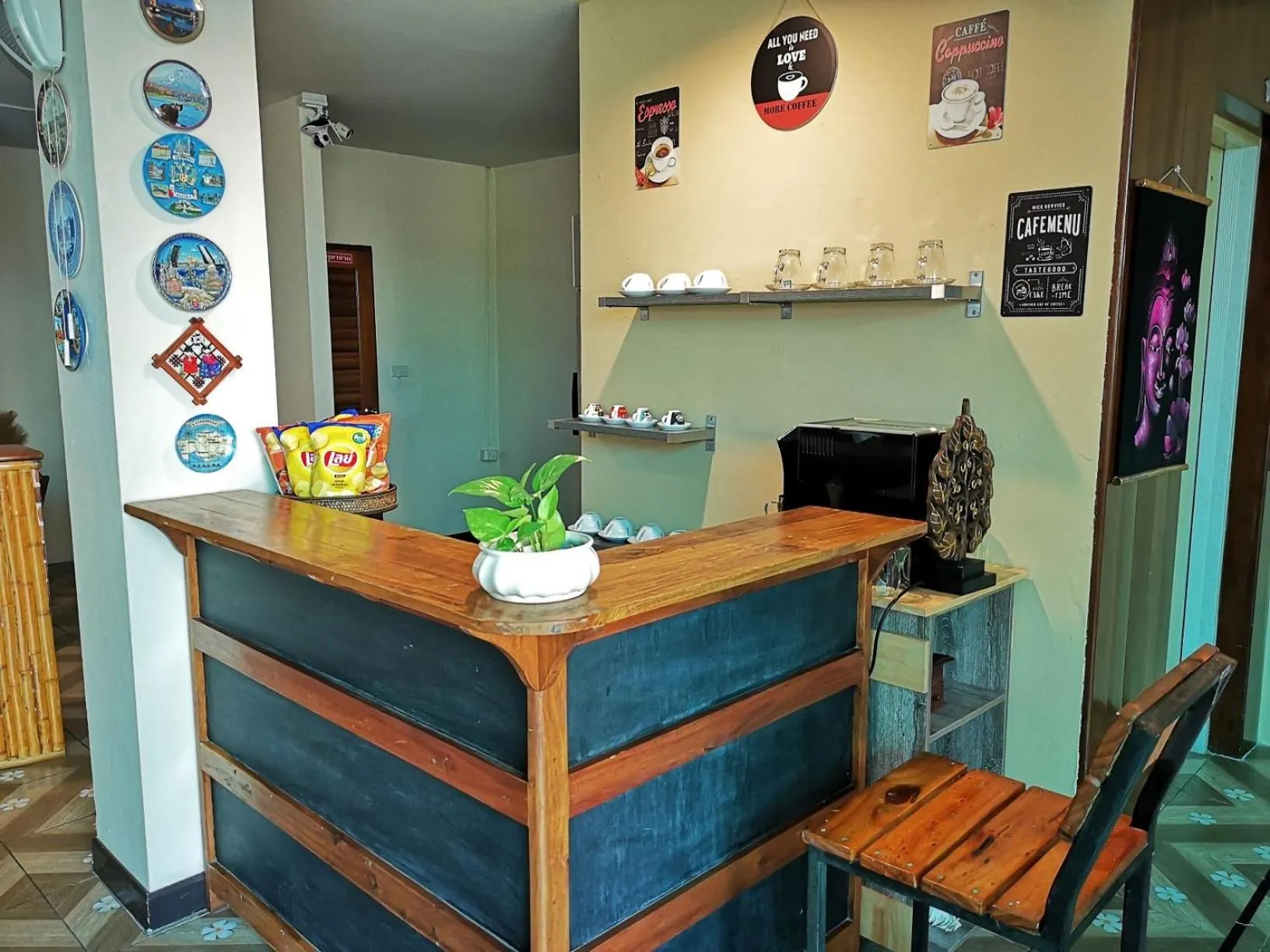 Lounge or bar in Seven Seas Hotel Patong Beach