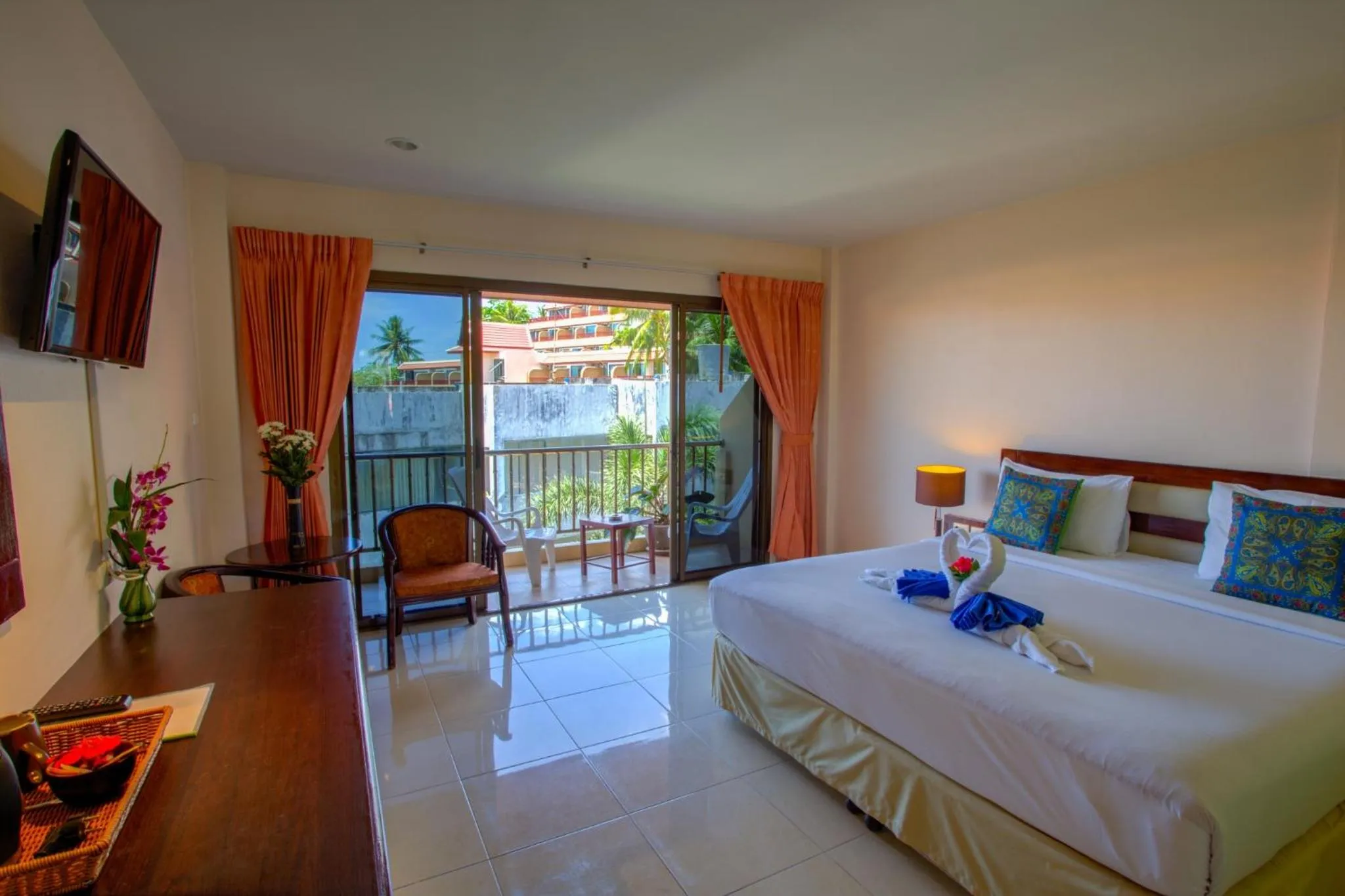 Photo of the whole room, Bed in Seven Seas Hotel Patong Beach