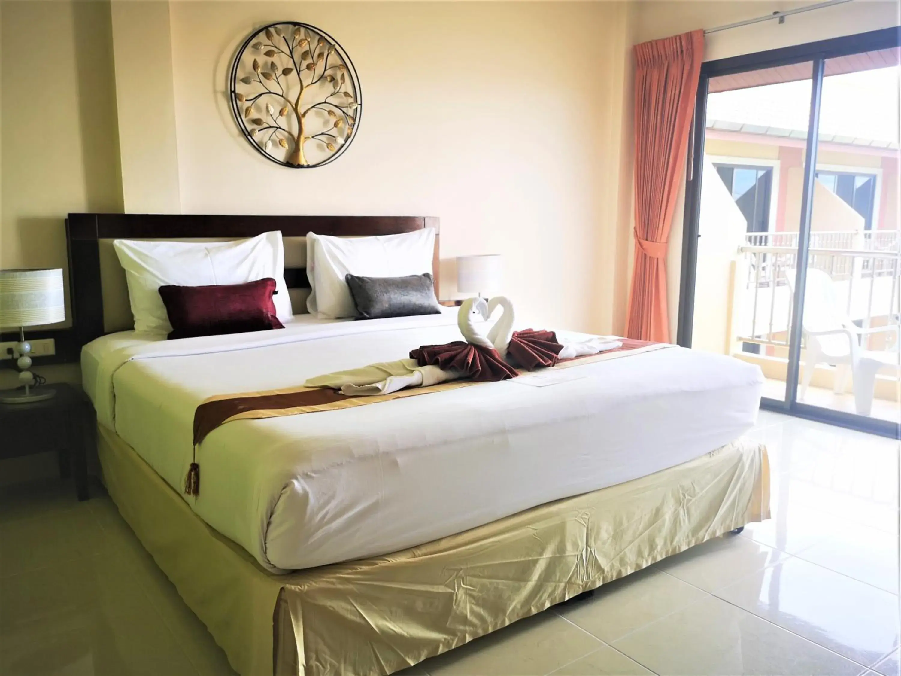 Deluxe Double Room with Balcony and Pool View in Seven Seas Hotel Patong Beach Deluxe Double Room with Balcony and Pool View in Seven Seas Hotel Patong Beach