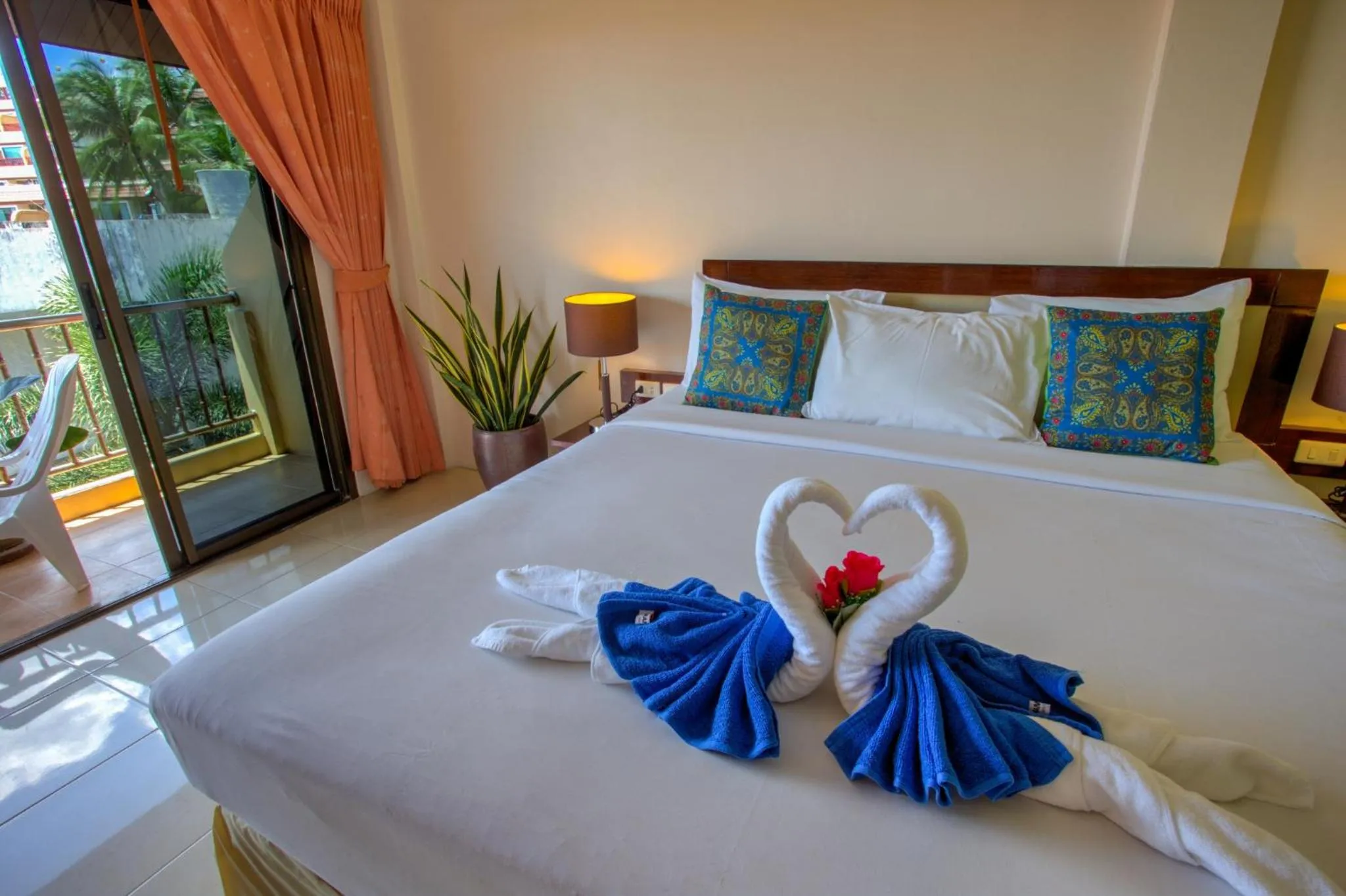 Photo of the whole room, Bed in Seven Seas Hotel Patong Beach