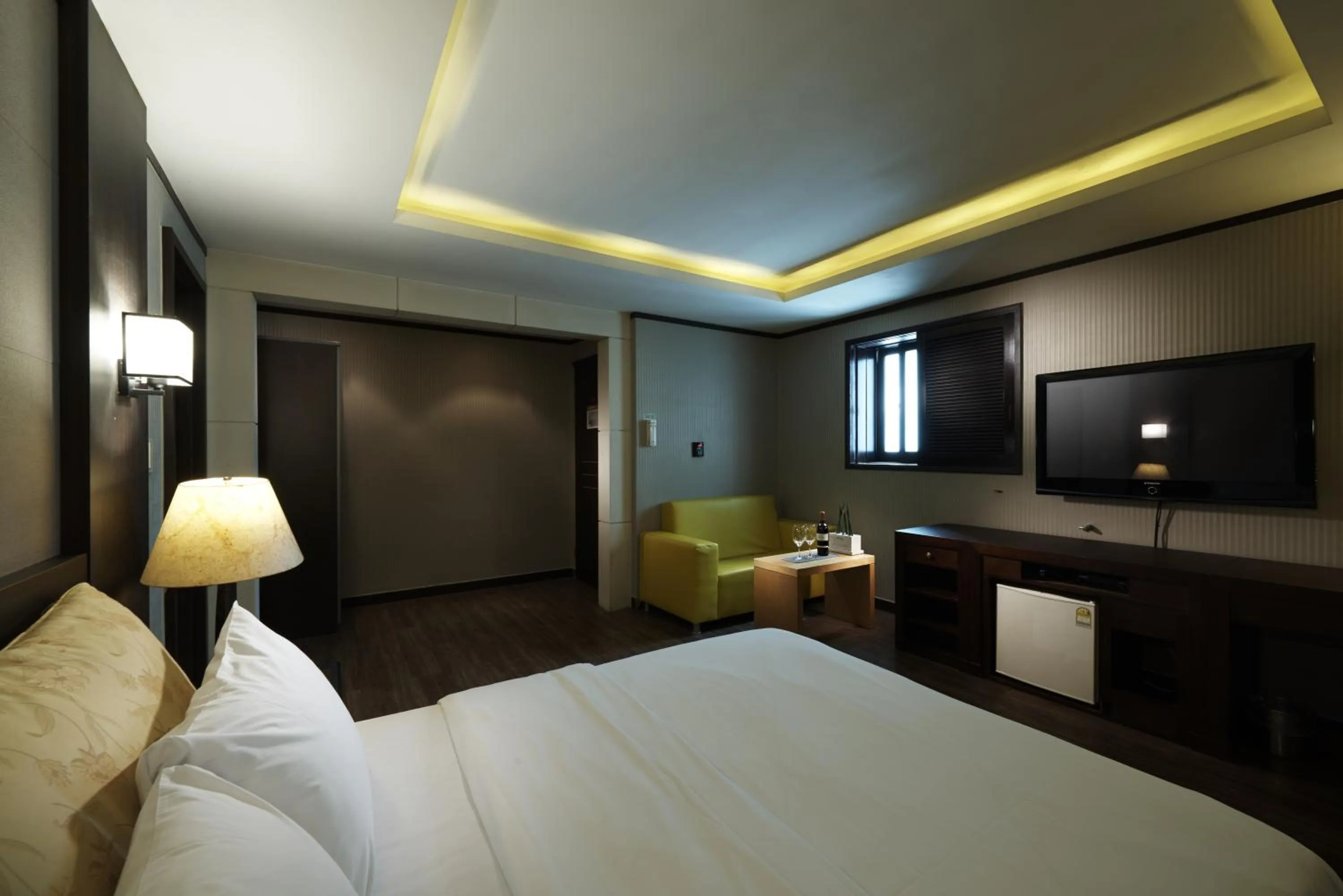 Day, Bed in Hotel Noblesse, Yeoksam