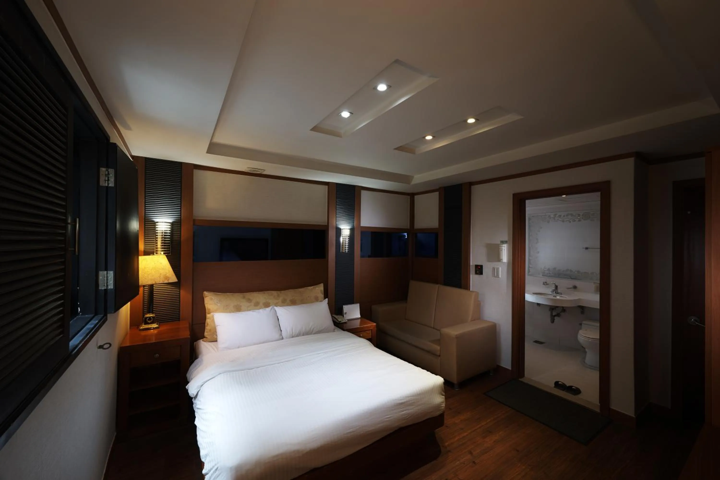 Photo of the whole room, Bed in Hotel Noblesse, Yeoksam