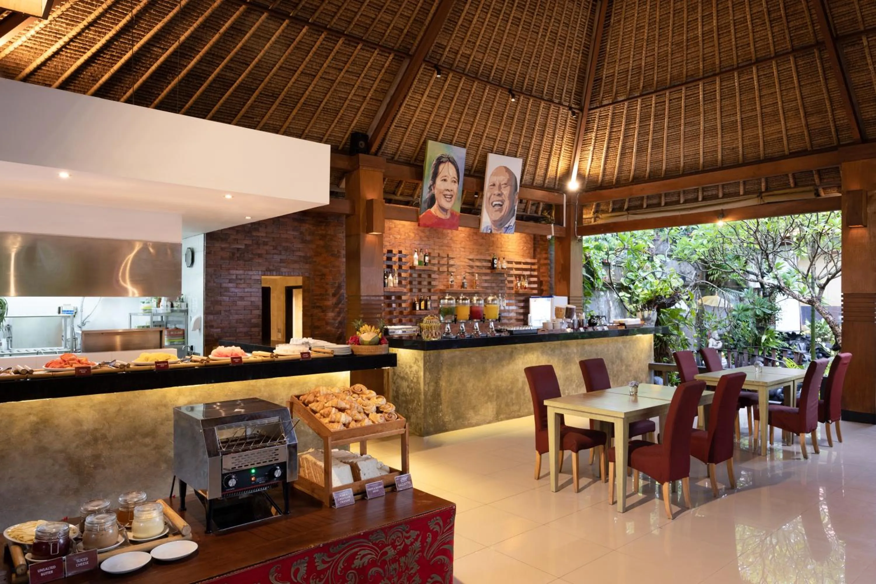 Restaurant/places to eat in Tonys Villas & Resort Seminyak - Bali