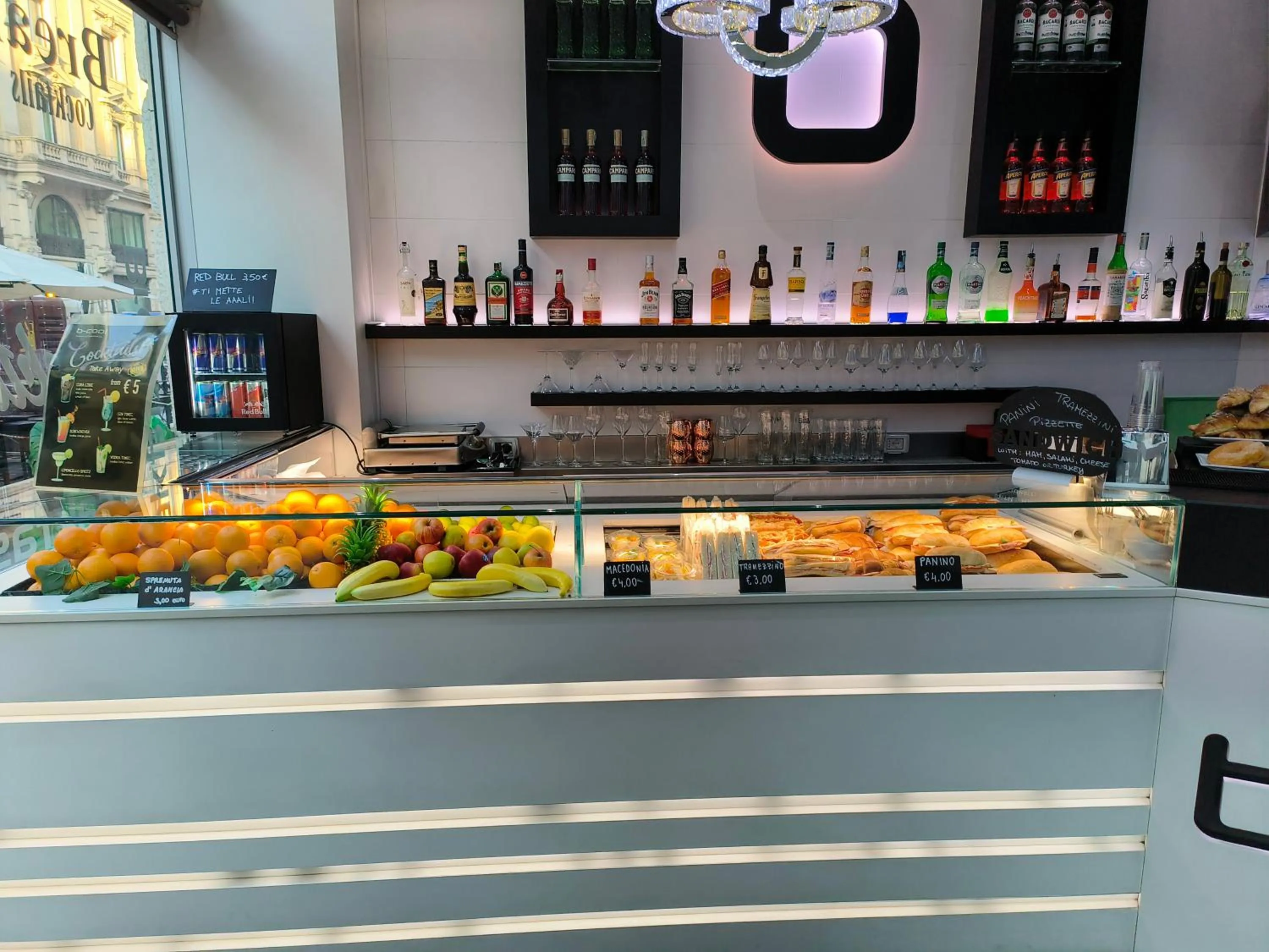 Breakfast in Trevi Contemporary Suite