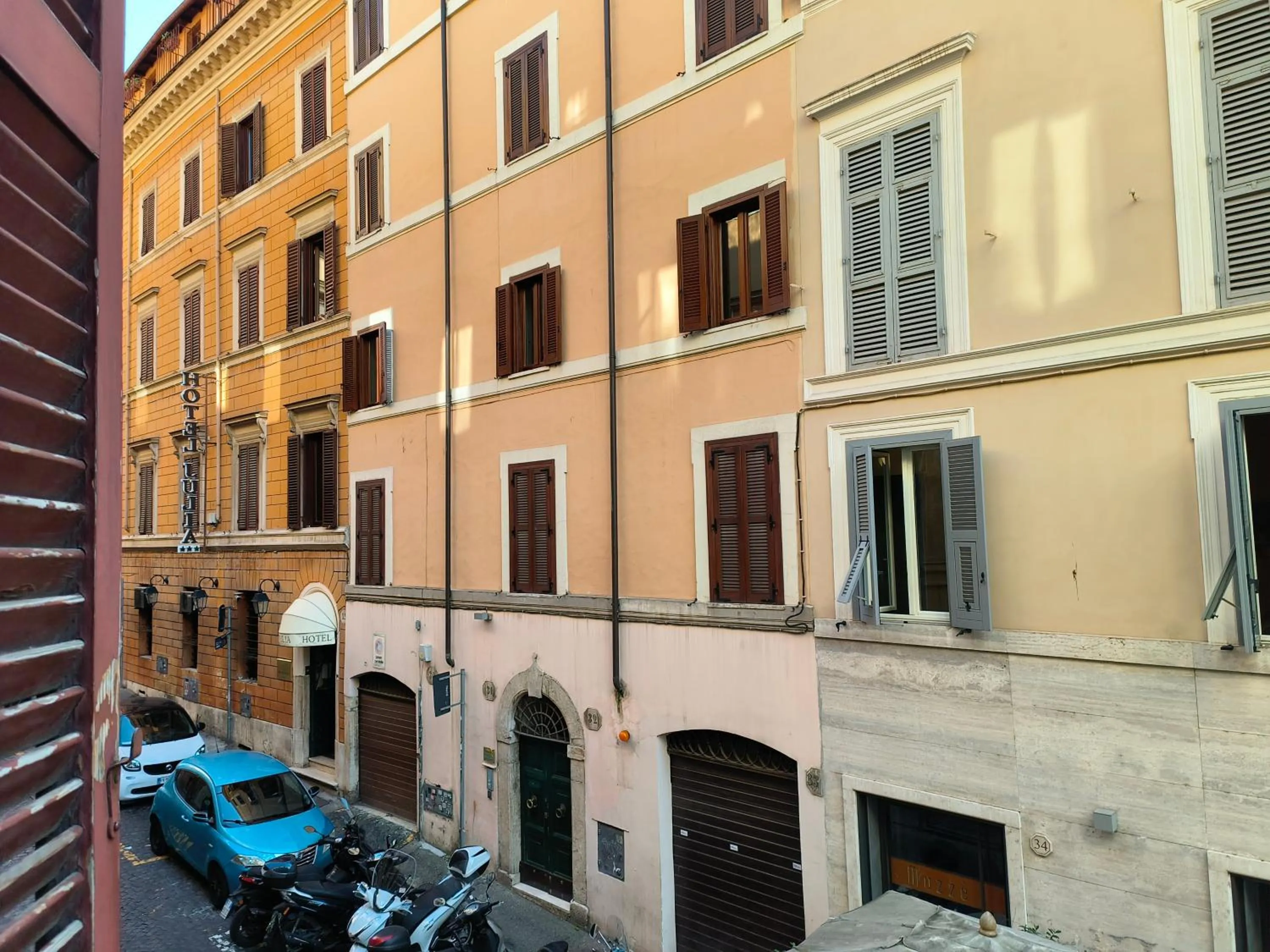 Quiet street view in Trevi Contemporary Suite