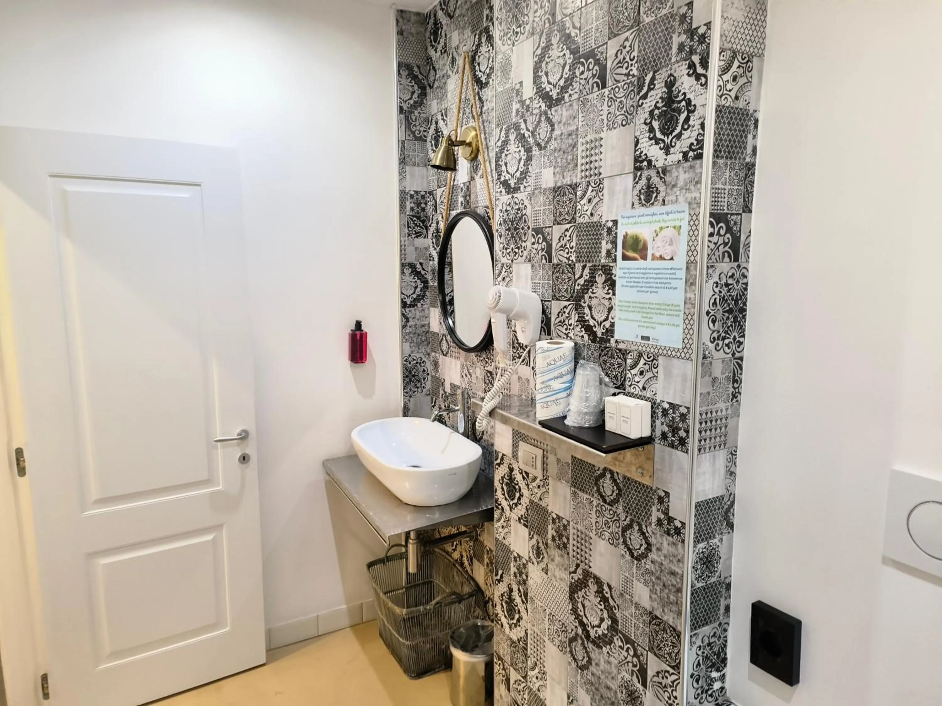 Bathroom in Trevi Contemporary Suite