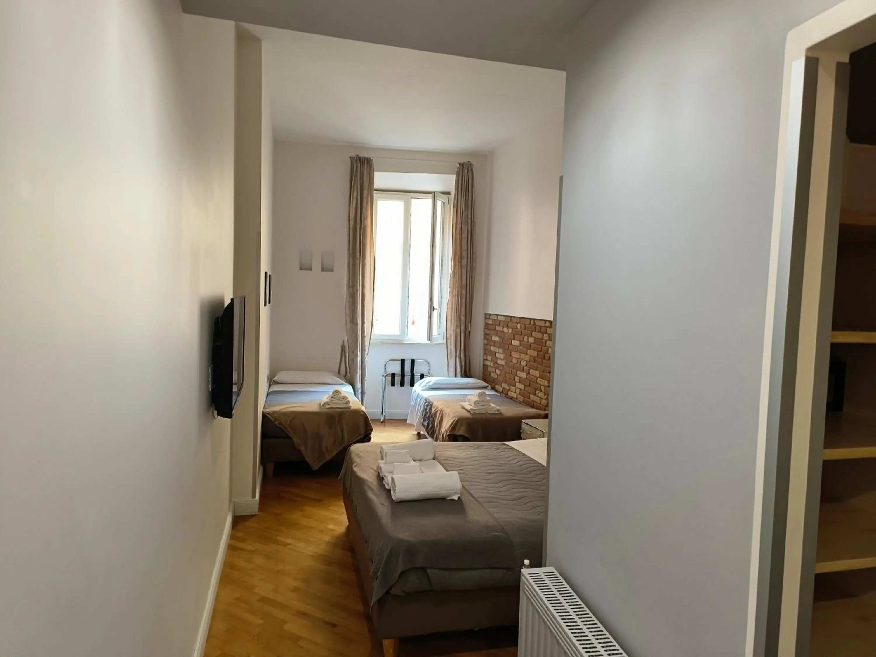 Bedroom, Bed in Trevi Contemporary Suite