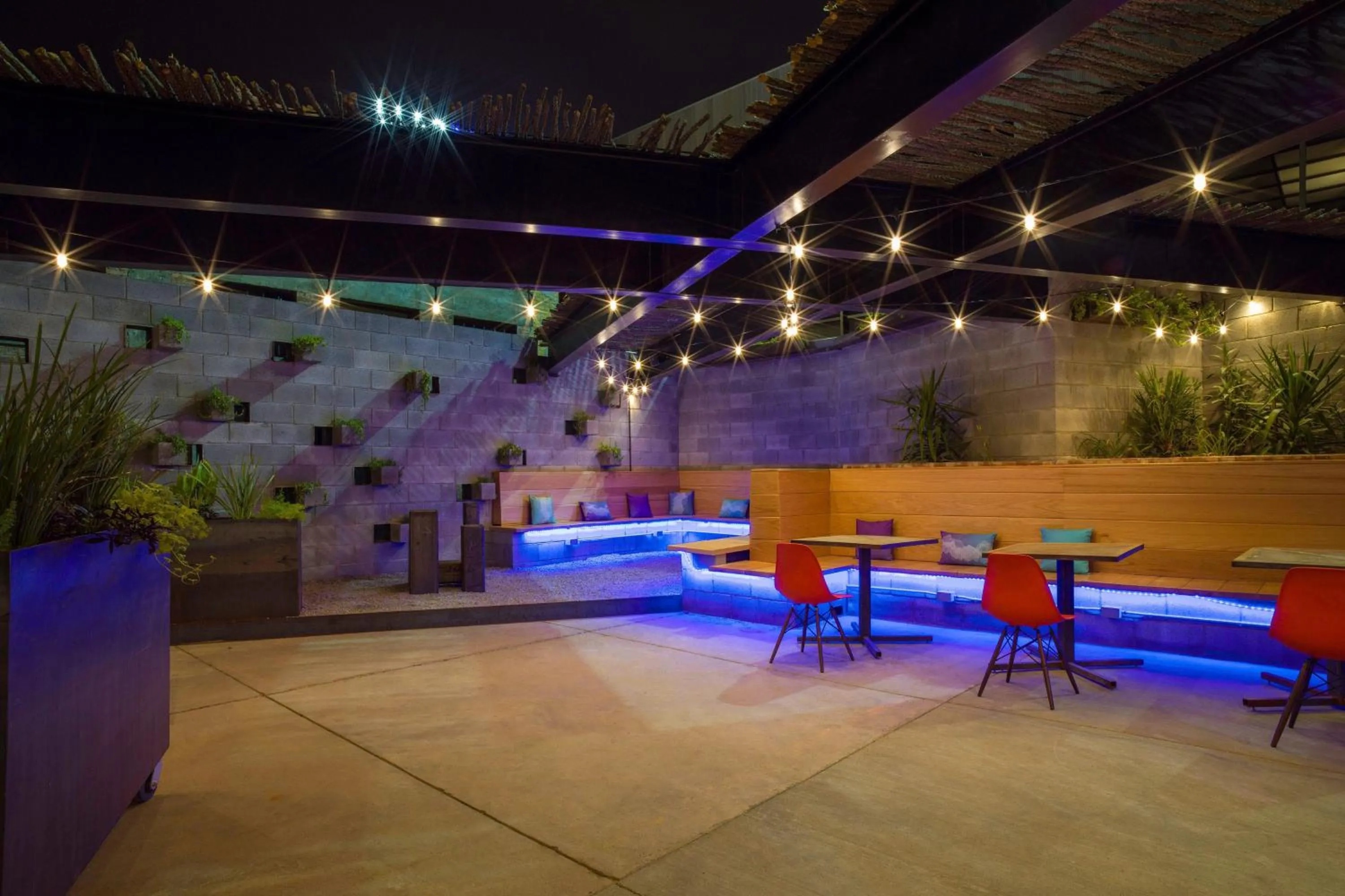 Lounge or bar in Aloft El Paso Downtown