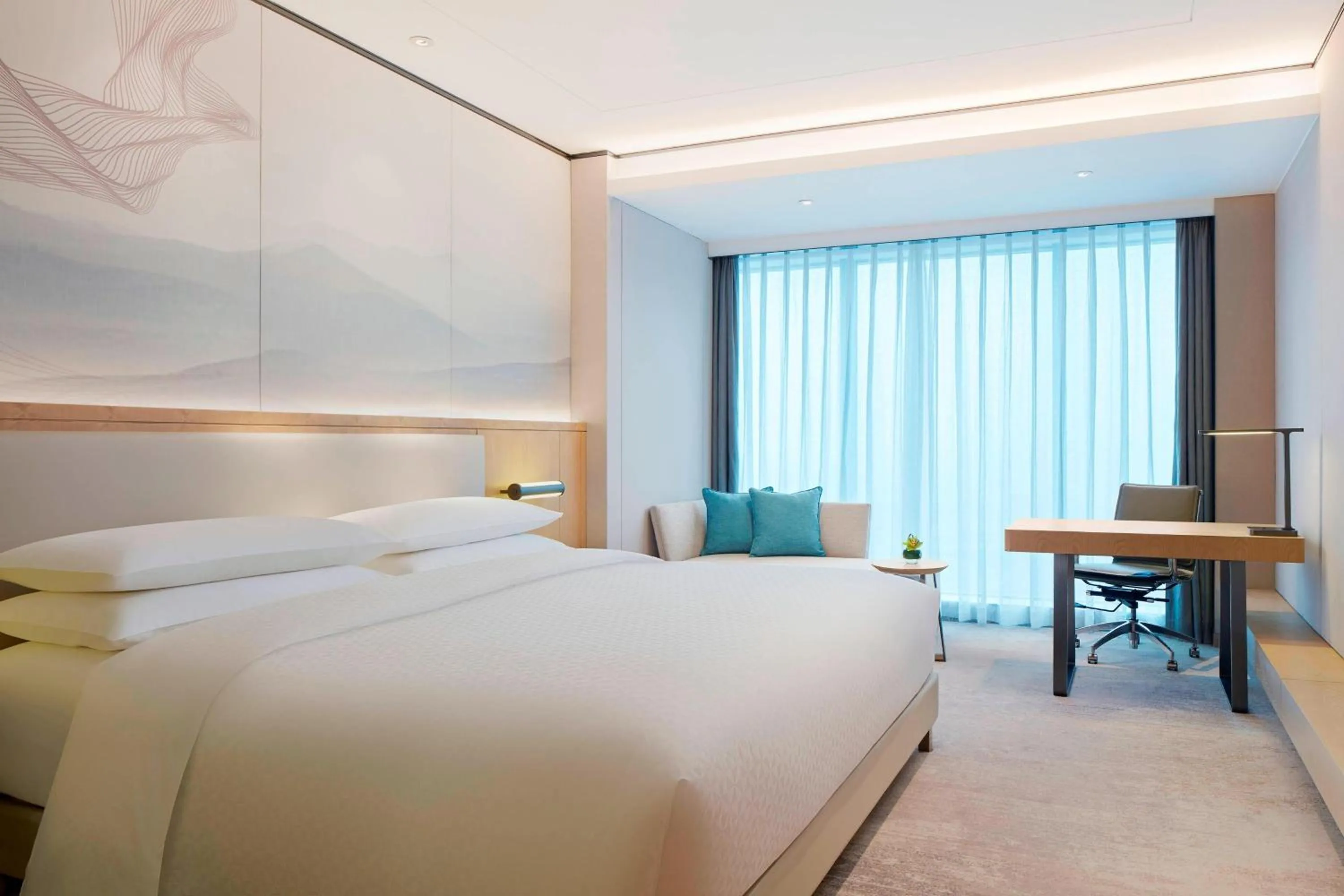 Photo of the whole room, Bed in Four Points by Sheraton Changsha, Meixi Lake