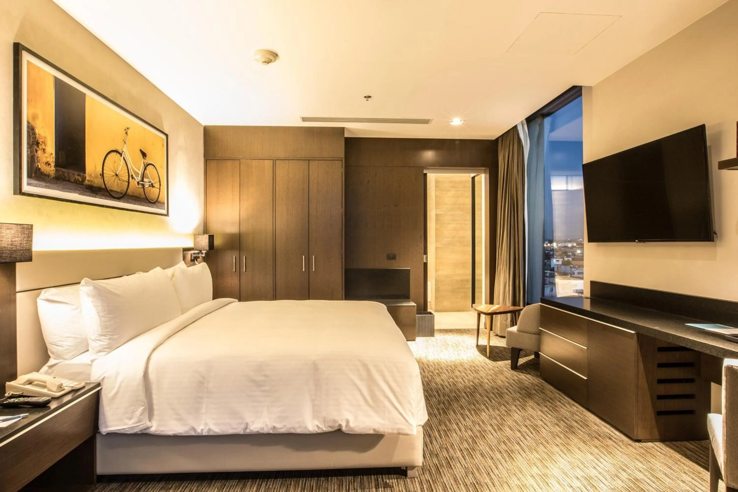 Photo of the whole room, Bed in Four Points by Sheraton Puebla