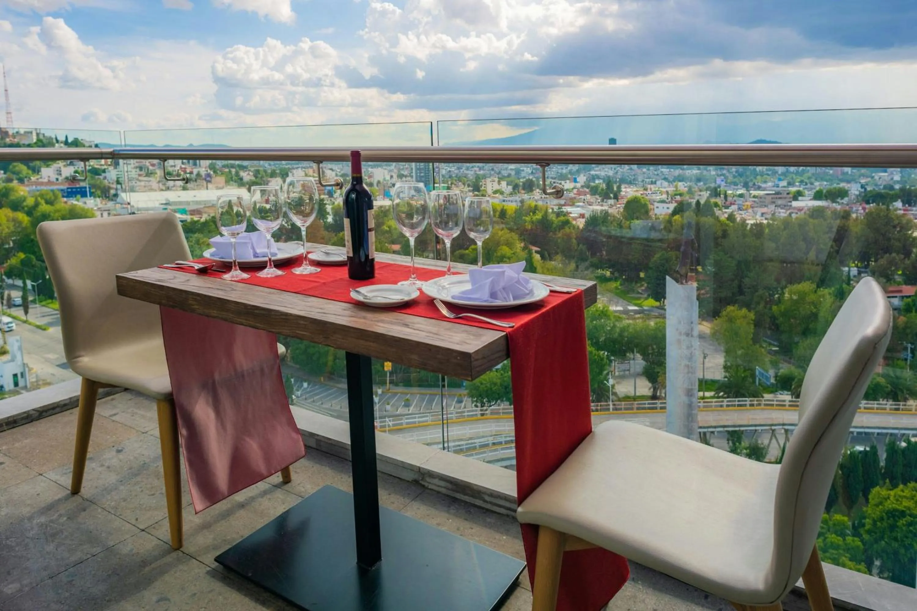 Restaurant/places to eat in Four Points by Sheraton Puebla