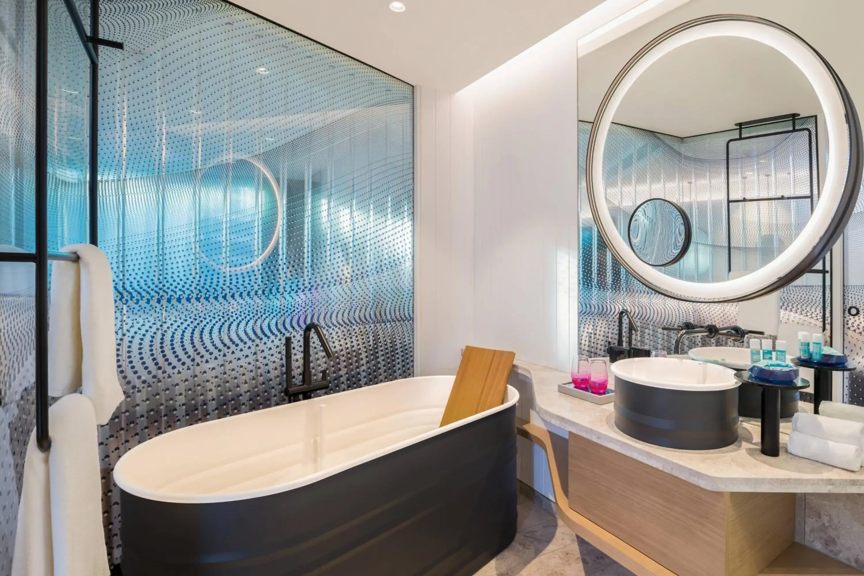 Corner King Room with River View - Cool Corner King in W Brisbane Corner King Room with River View - Cool Corner King in W Brisbane