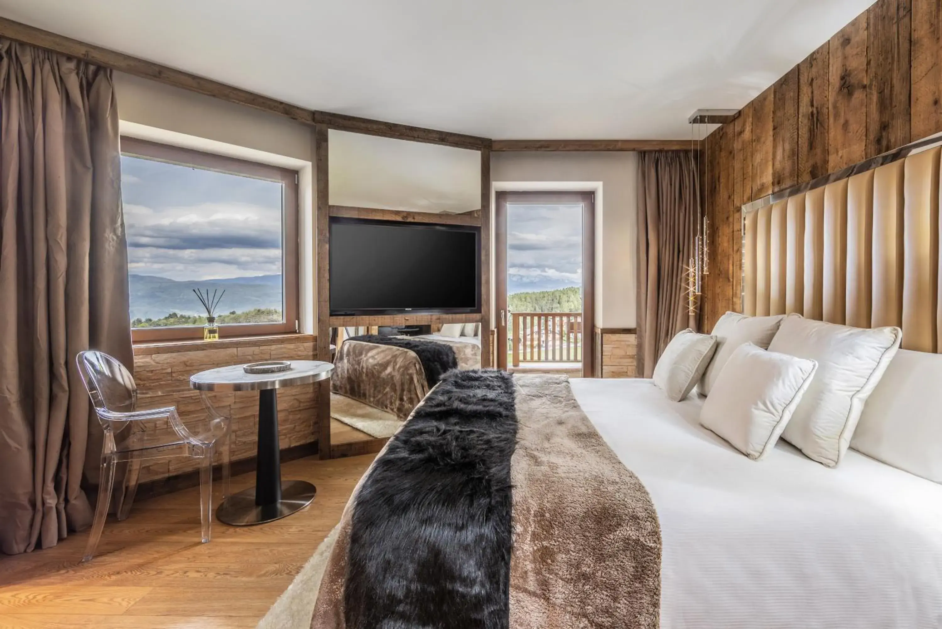 Small Double Room with Mountain and Valley View in SOLEA DOLOMITI Boutique Hotel Small Double Room with Mountain and Valley View in SOLEA DOLOMITI Boutique Hotel