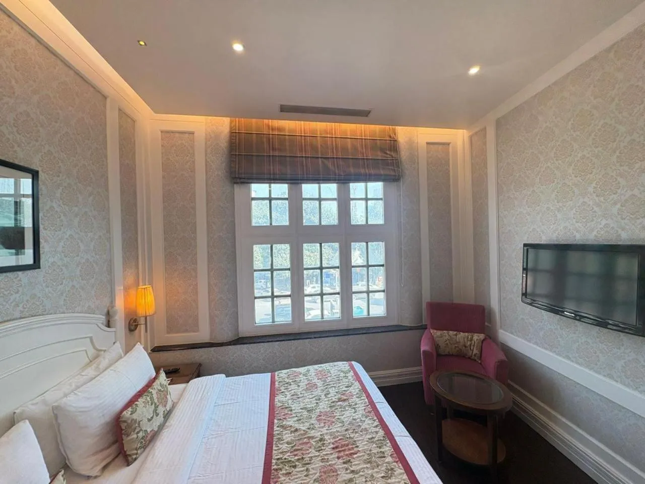 Bedroom, Bed in Hotel Bright